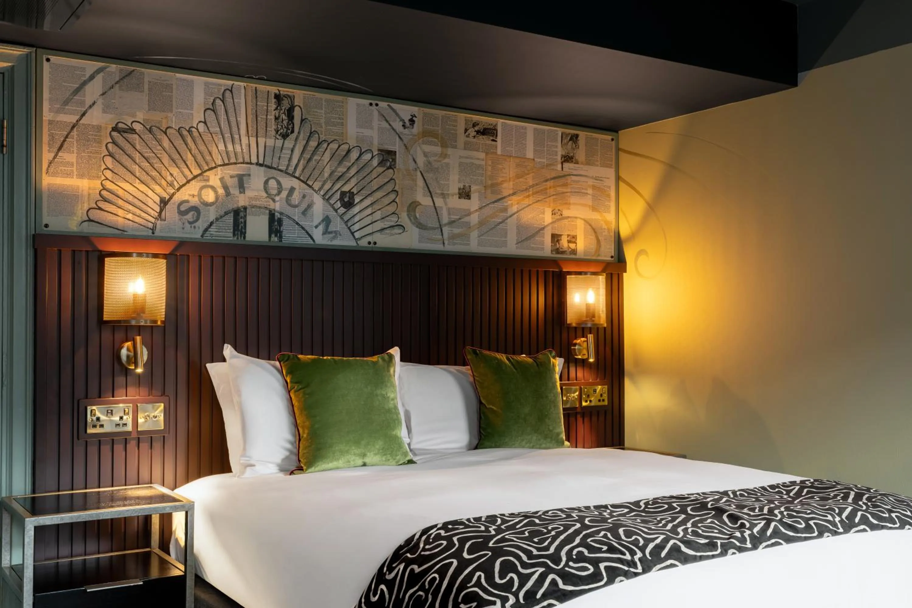 Bed in The Wellington Hotel