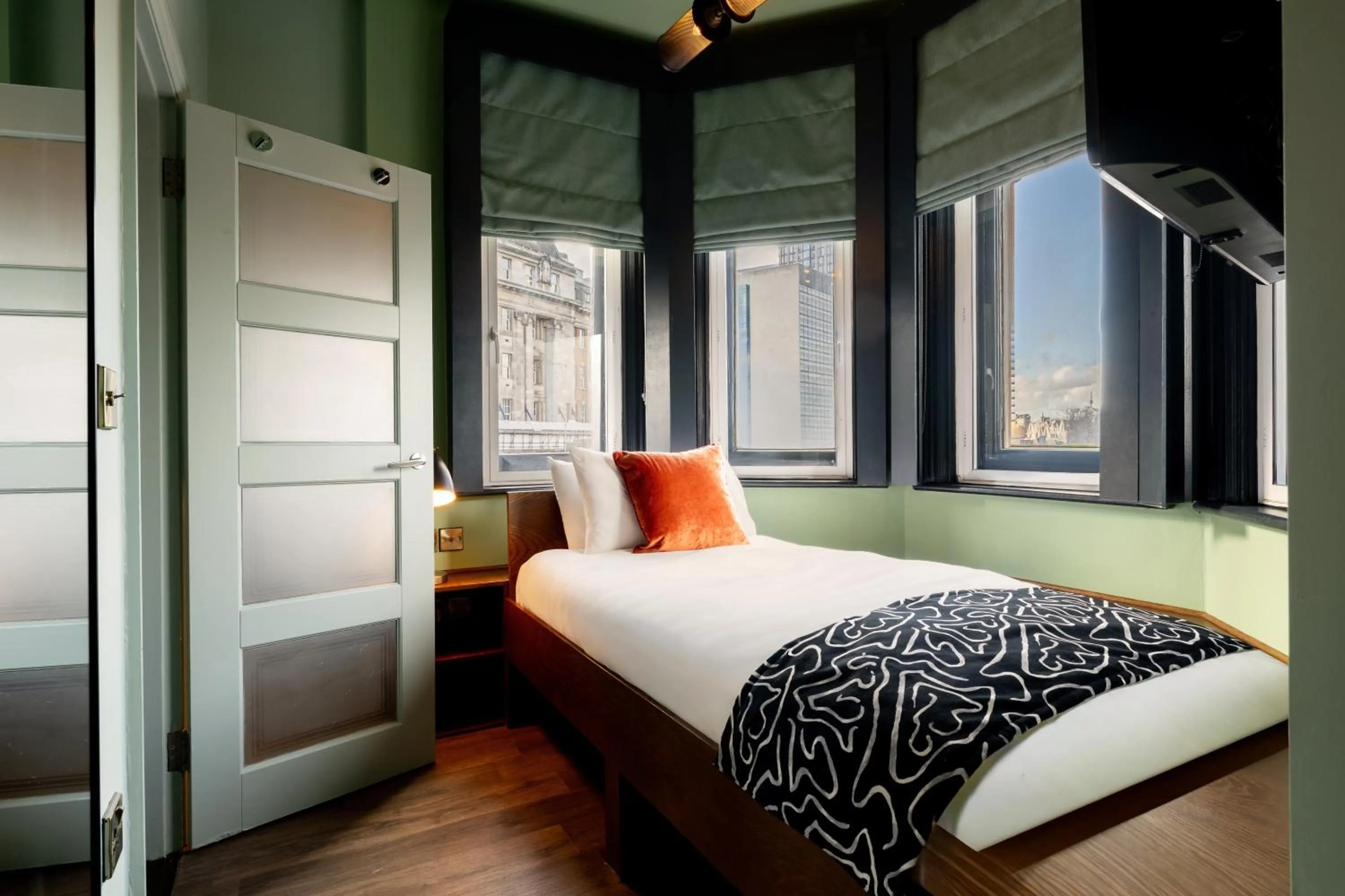 Bed in The Wellington Hotel