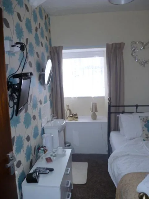 Bedroom, Bed in Belle Vue Hotel