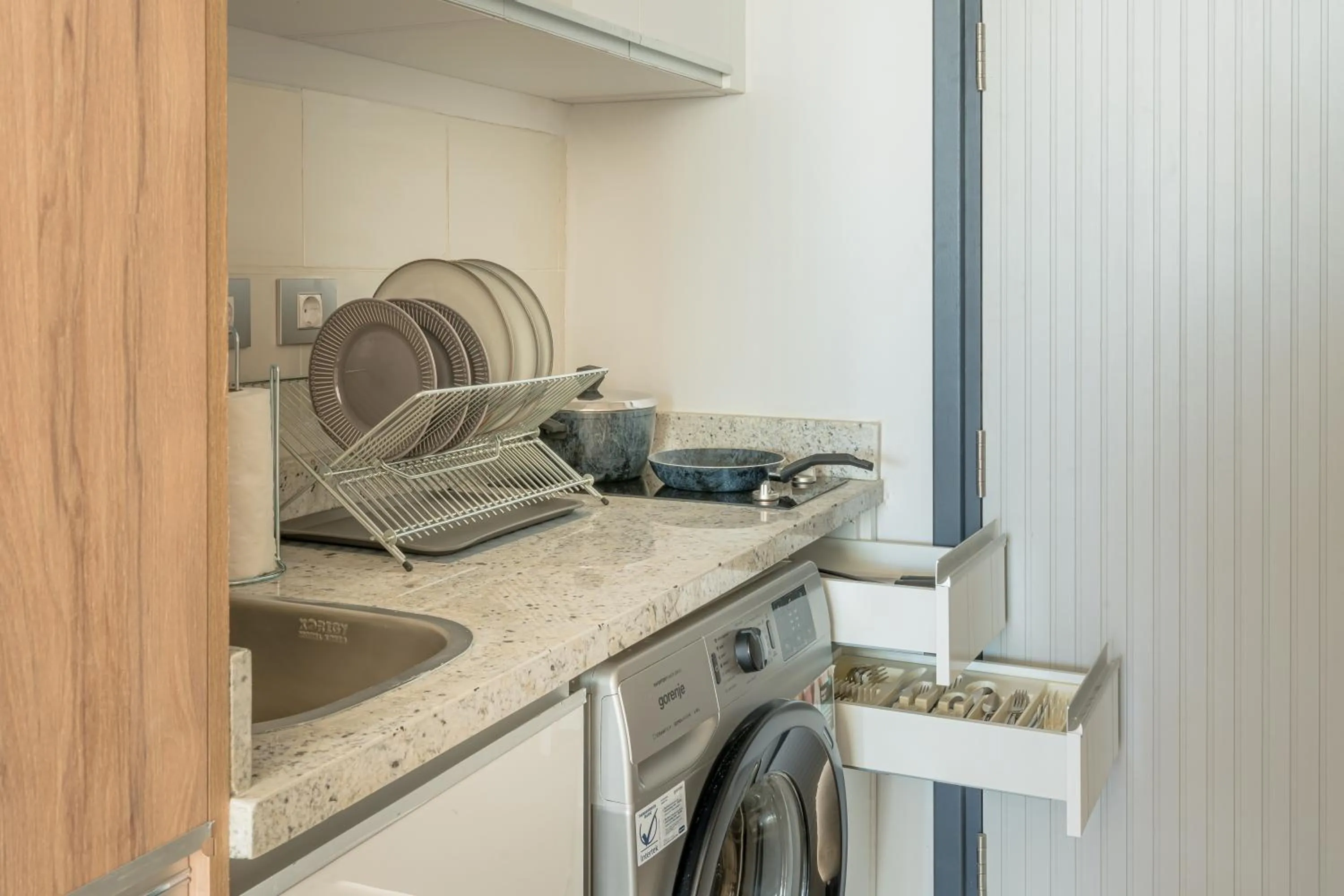 Kitchen or kitchenette in Lemon Spaces LIGHT- D bay North Coast