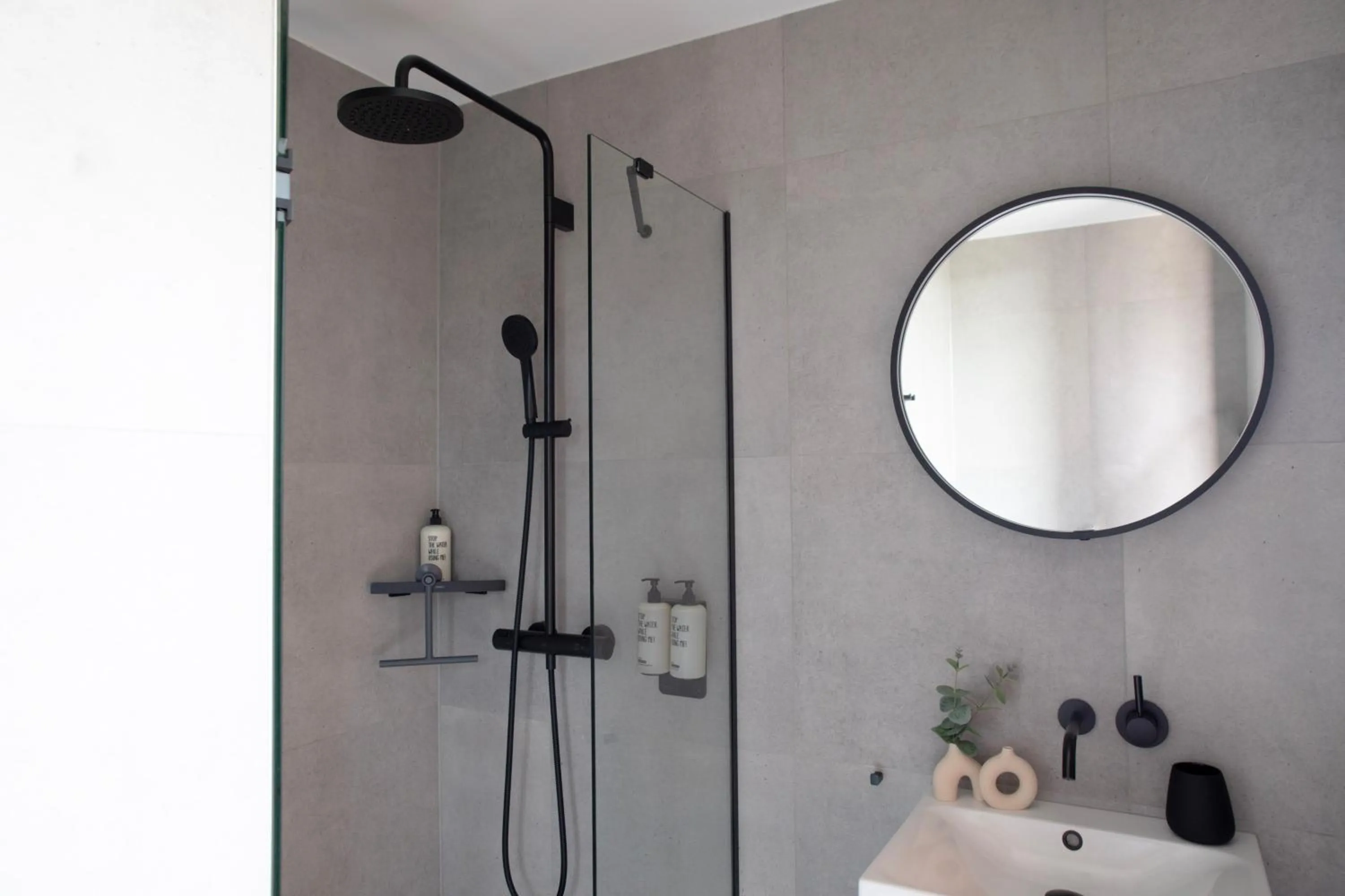 Shower in Bob W Amsterdam Noord