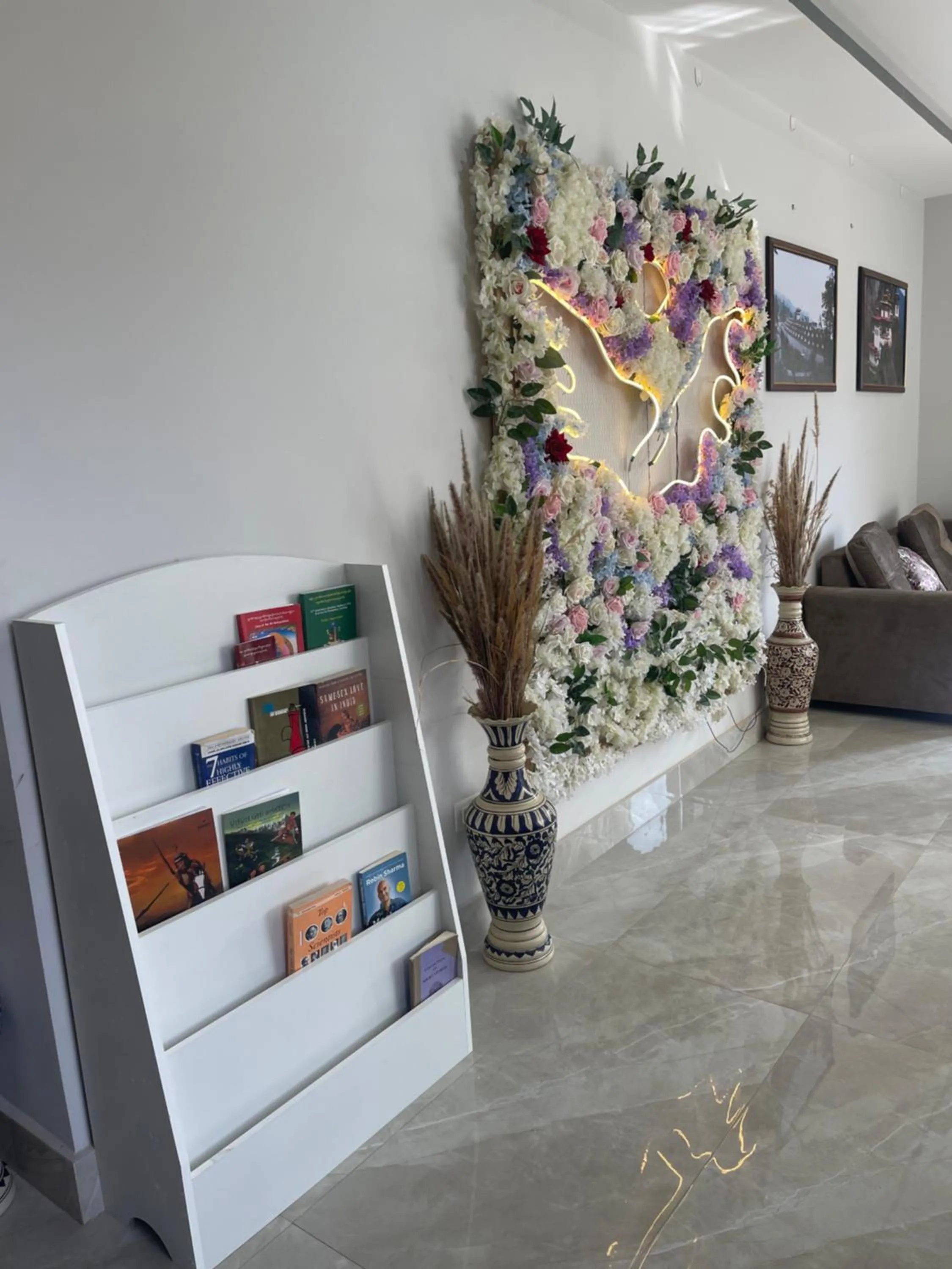 Library in Yang Bhutan Hotel