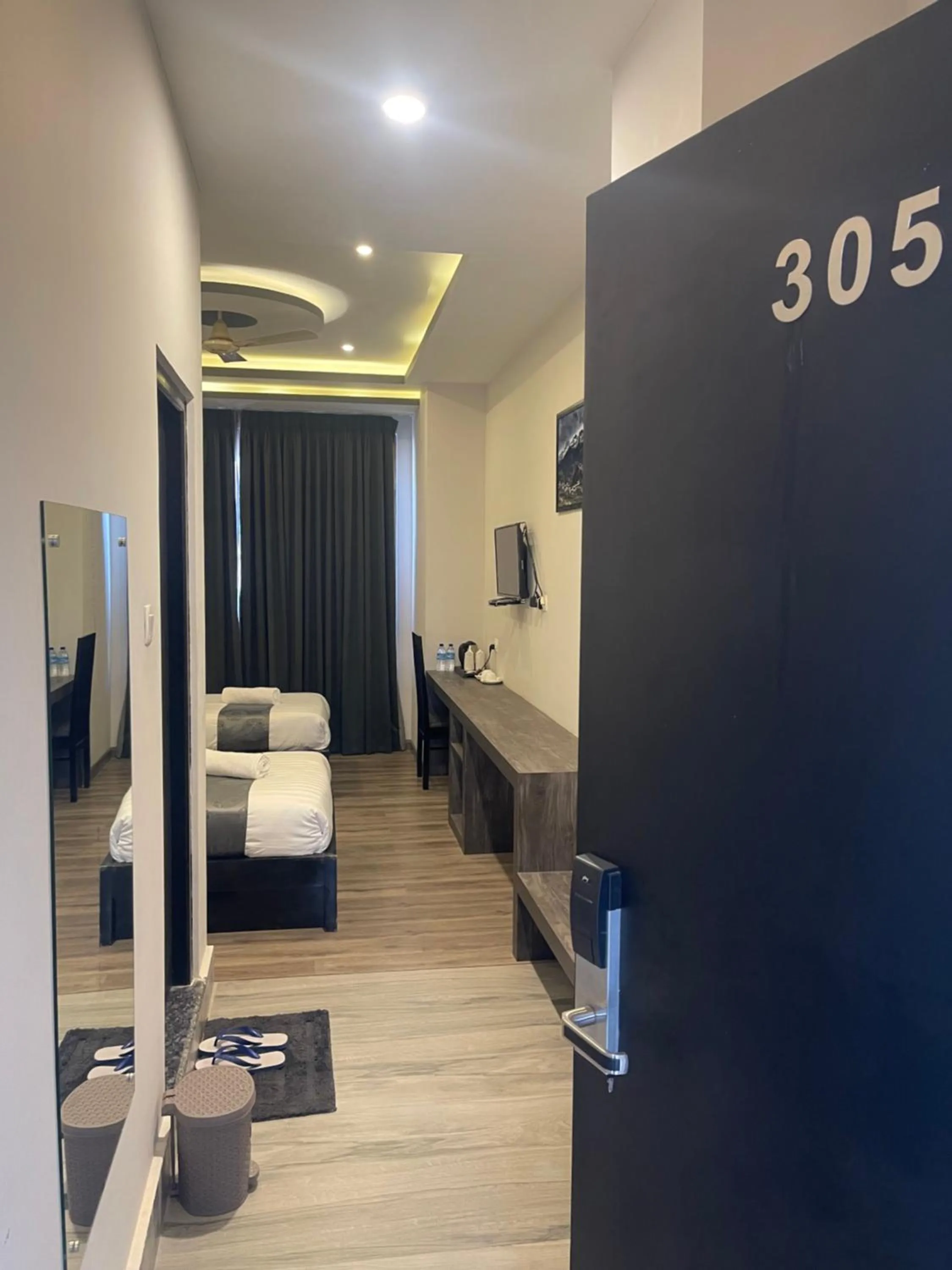 Shower, Bed in Yang Bhutan Hotel