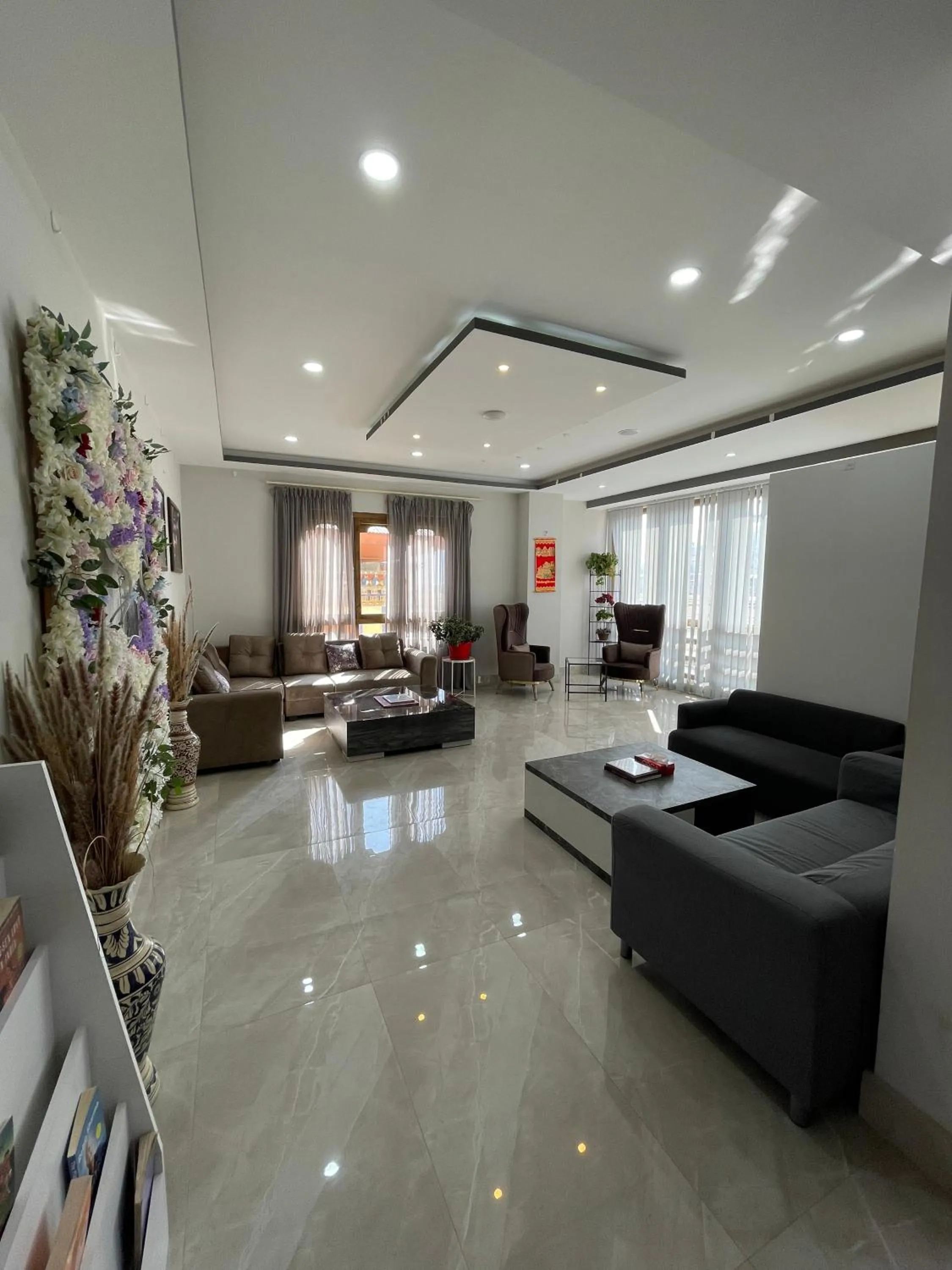 Library in Yang Bhutan Hotel