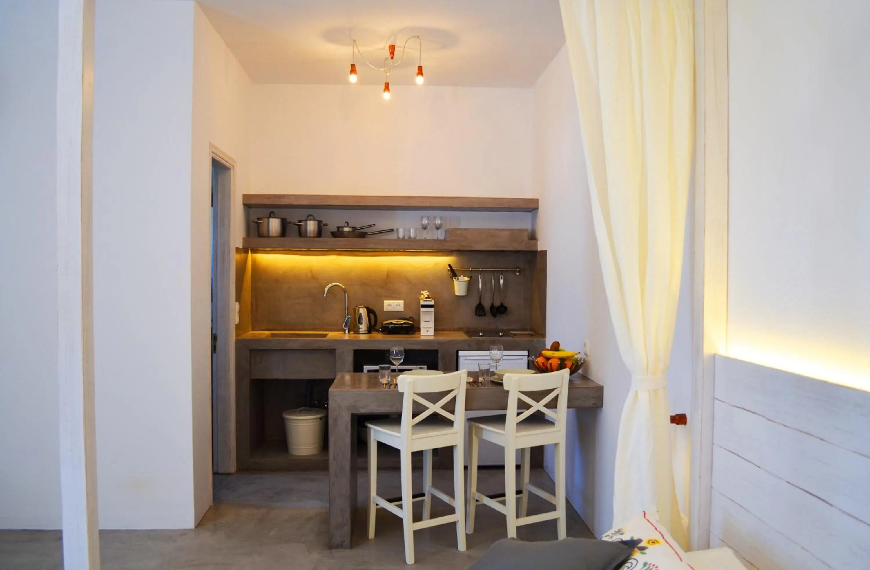 Kitchen or kitchenette in Lindian Pearl