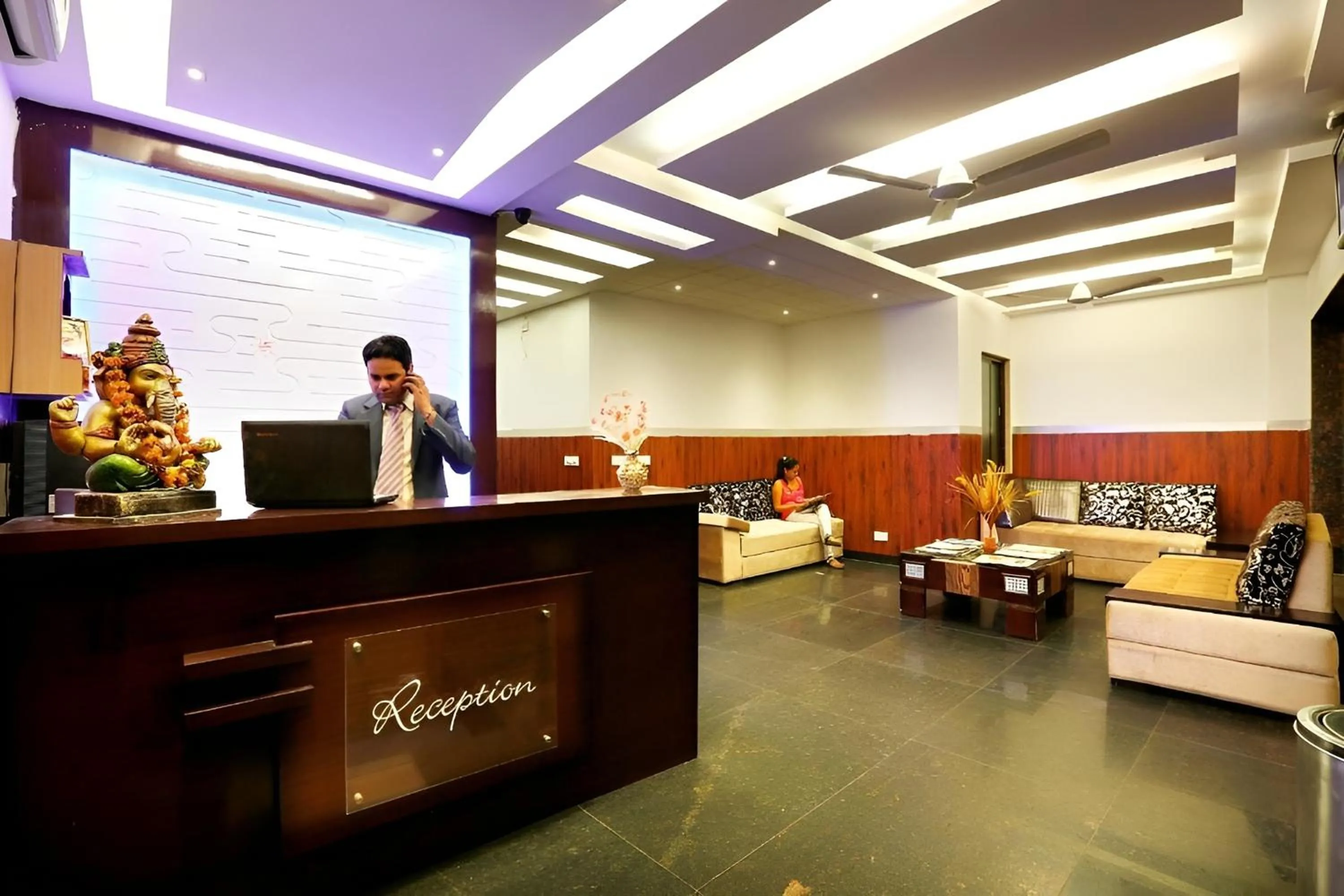 Lobby or reception in Arch Anand Lok Inn Mahipalpur, IGI Delhi Airport