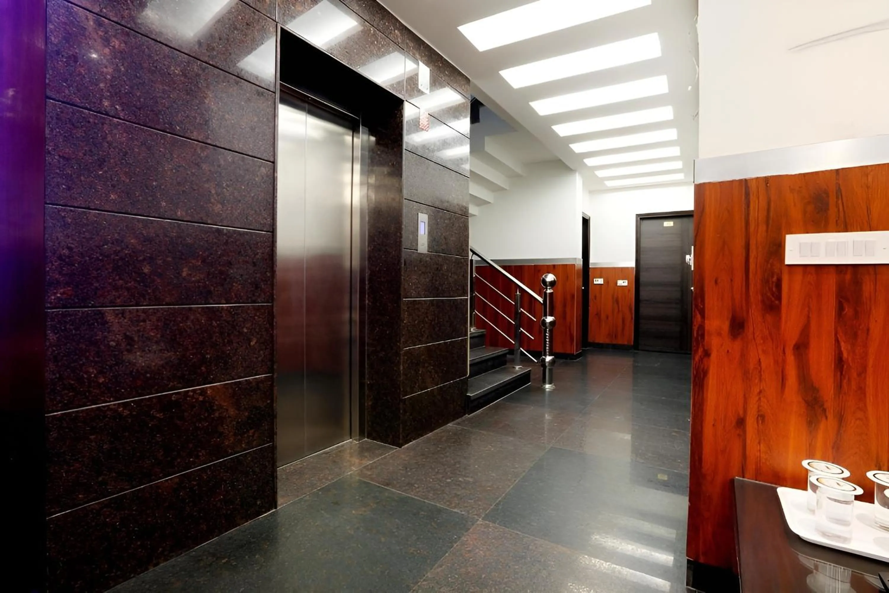 elevator in Arch Anand Lok Inn Mahipalpur, IGI Delhi Airport