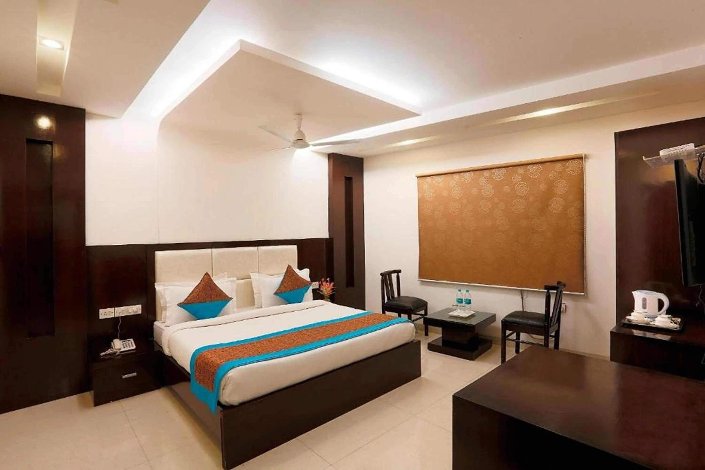 Bedroom, Bed in Arch Anand Lok Inn Mahipalpur, IGI Delhi Airport