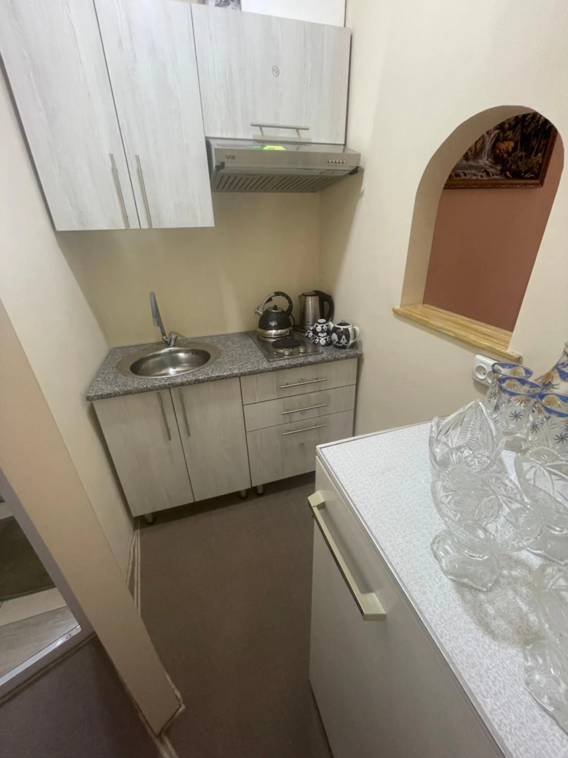 Kitchen or kitchenette in Khan Apartments