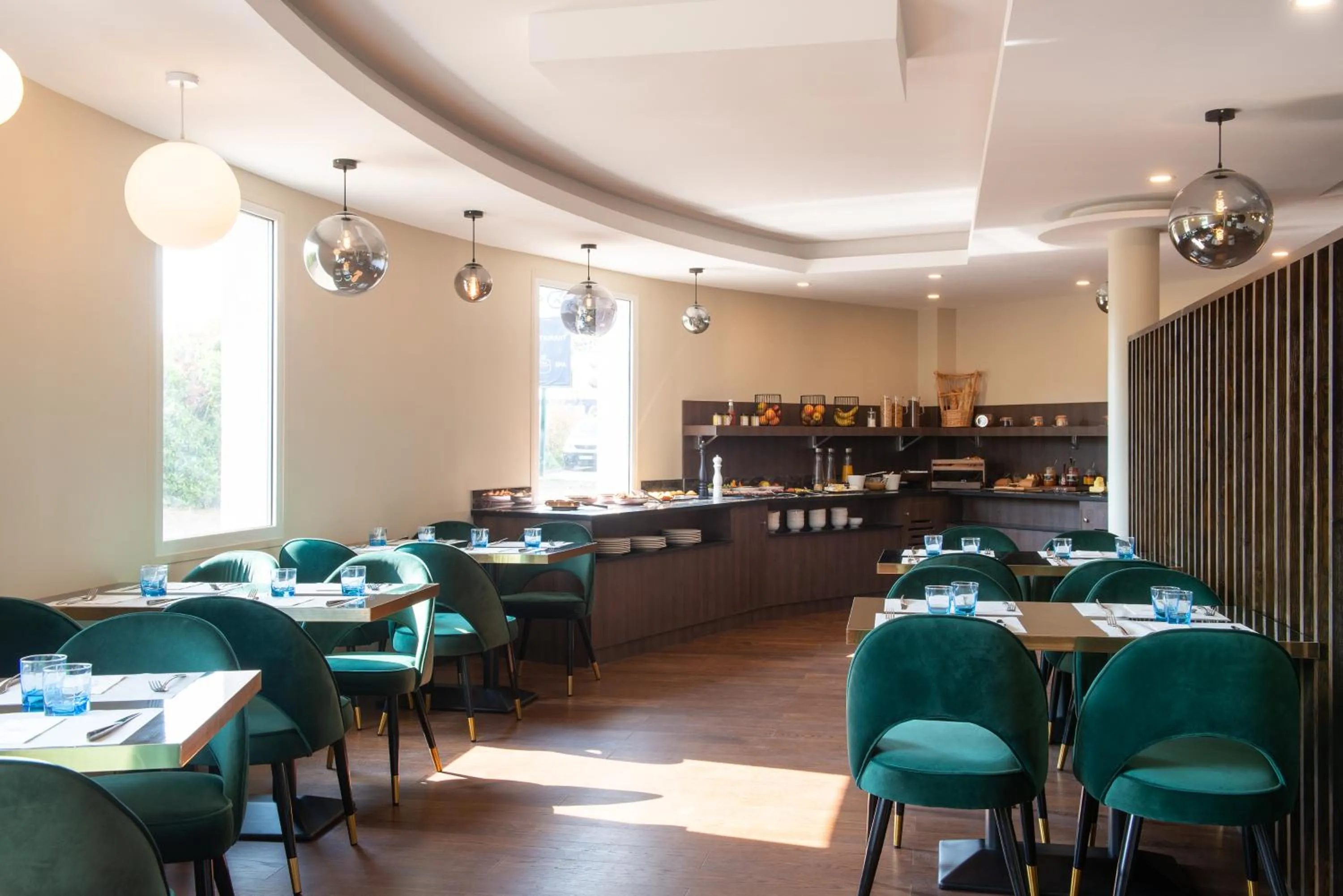 Restaurant/places to eat in Golden Tulip Dieppe Hôtel & Spa