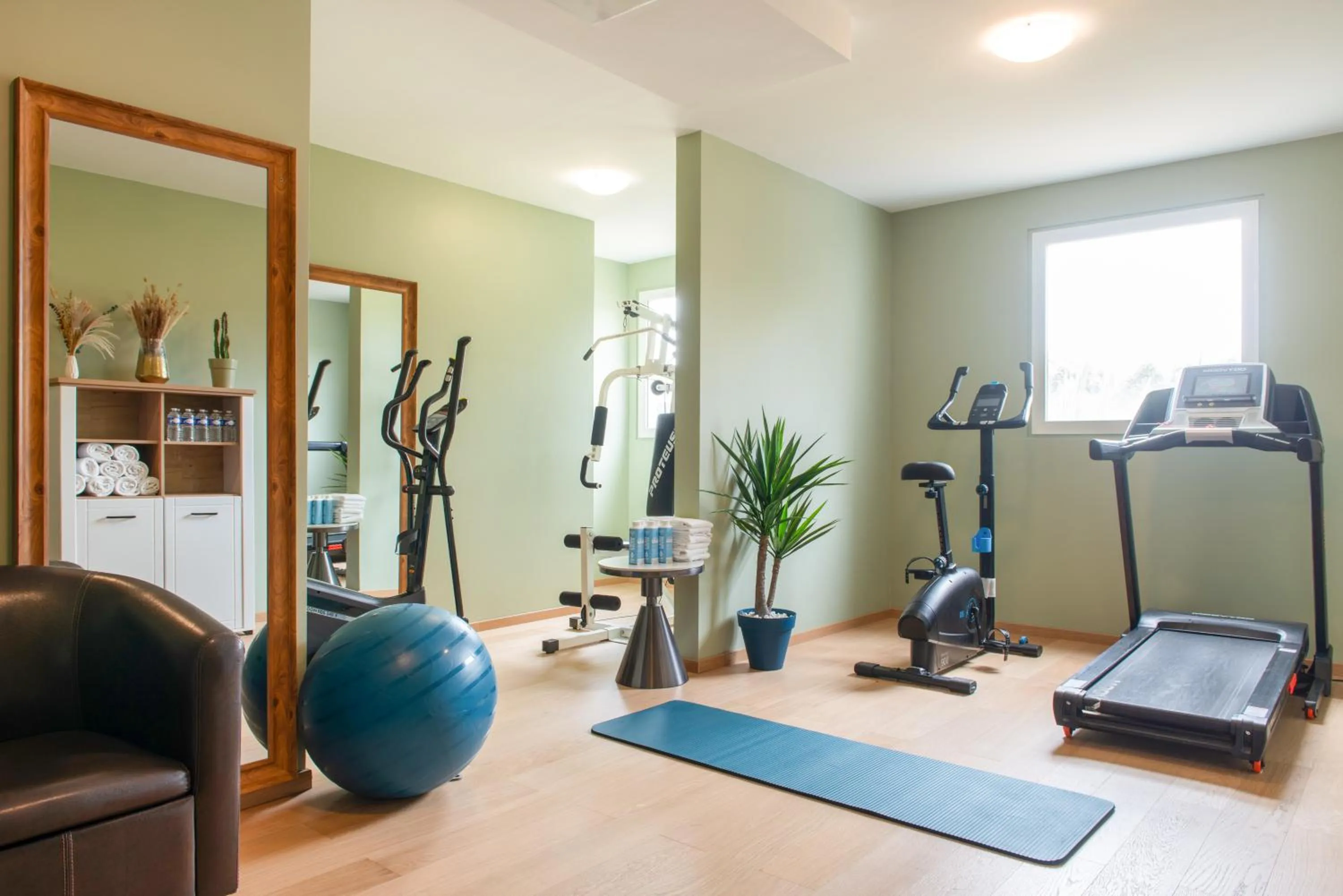 Fitness centre/facilities in Golden Tulip Dieppe Hôtel & Spa