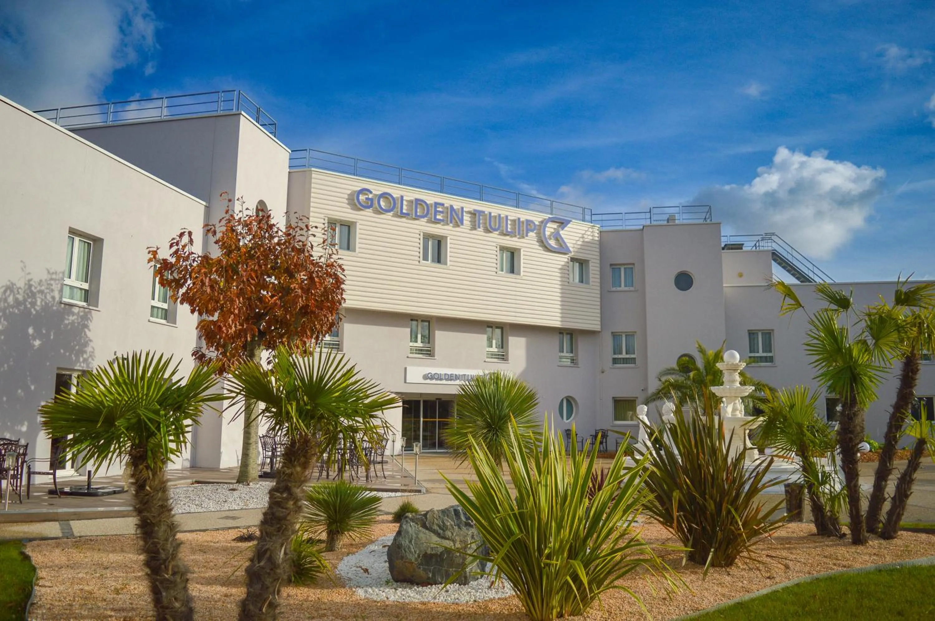 Property building in Golden Tulip Dieppe Hôtel & Spa