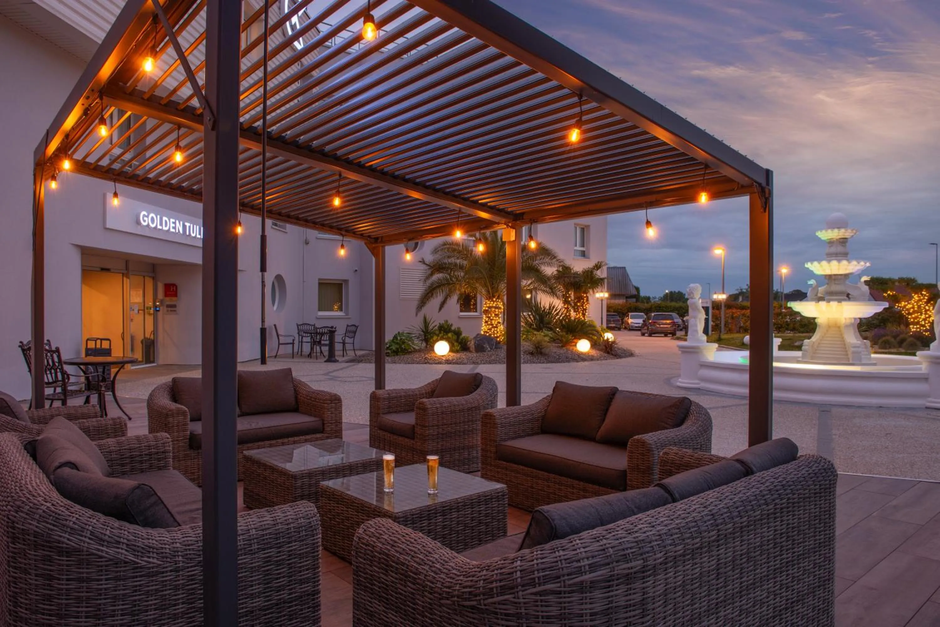 Patio in Golden Tulip Dieppe Hôtel & Spa