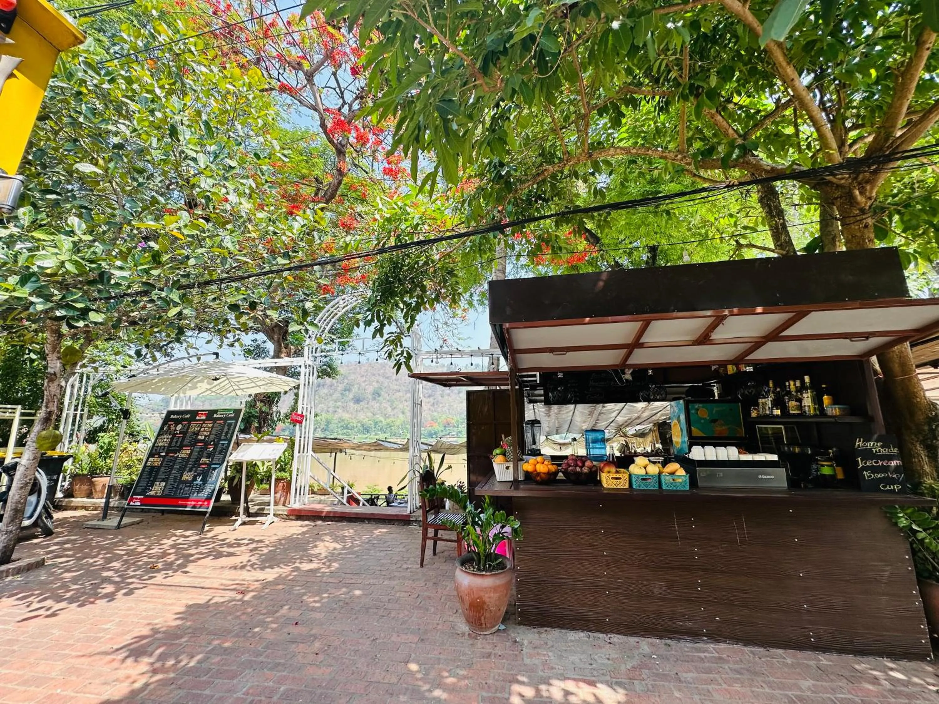 Restaurant/places to eat in Ammata Boutique Villa