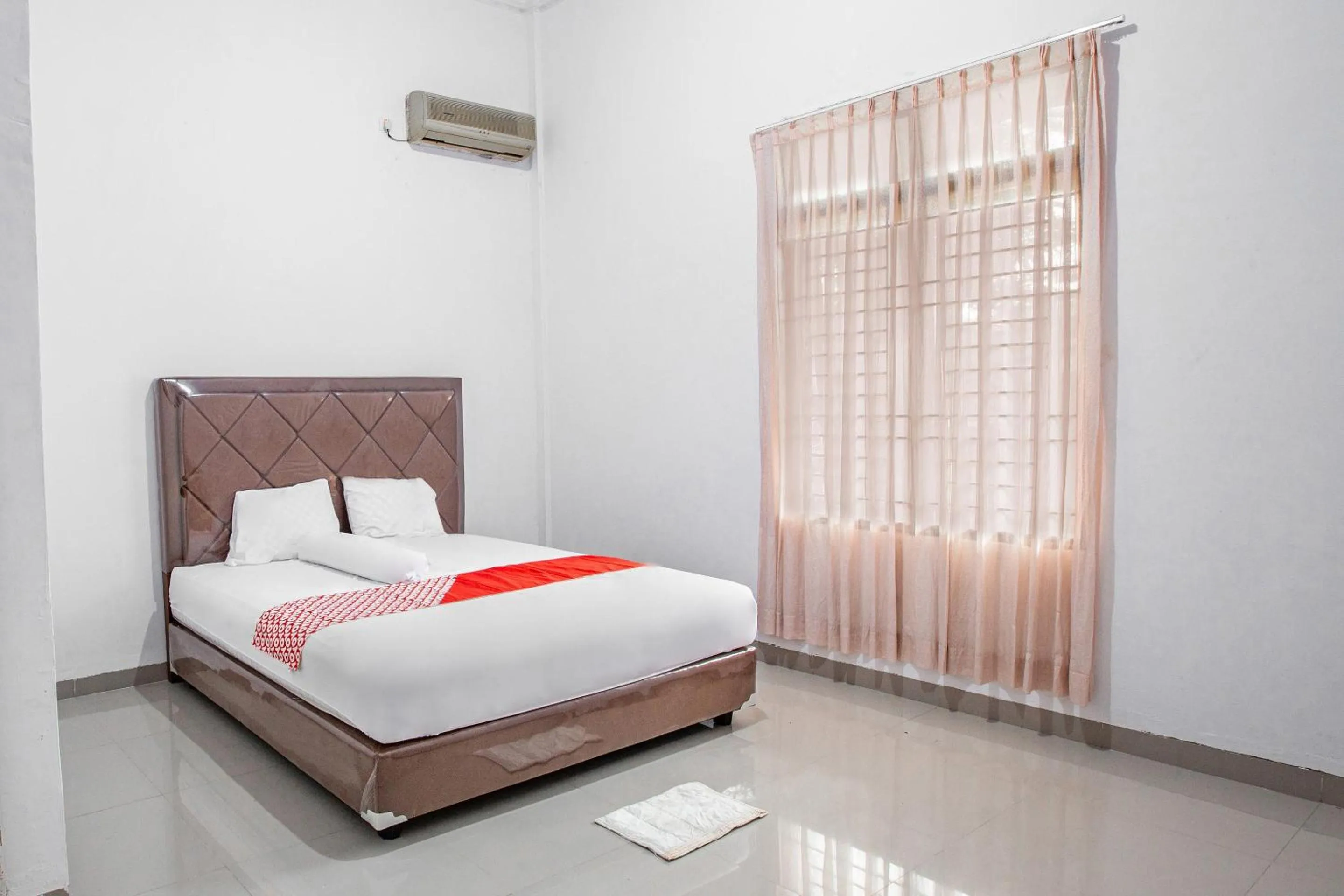 Bedroom, Bed in Hotel O Homestay Romauli Kampung Radja