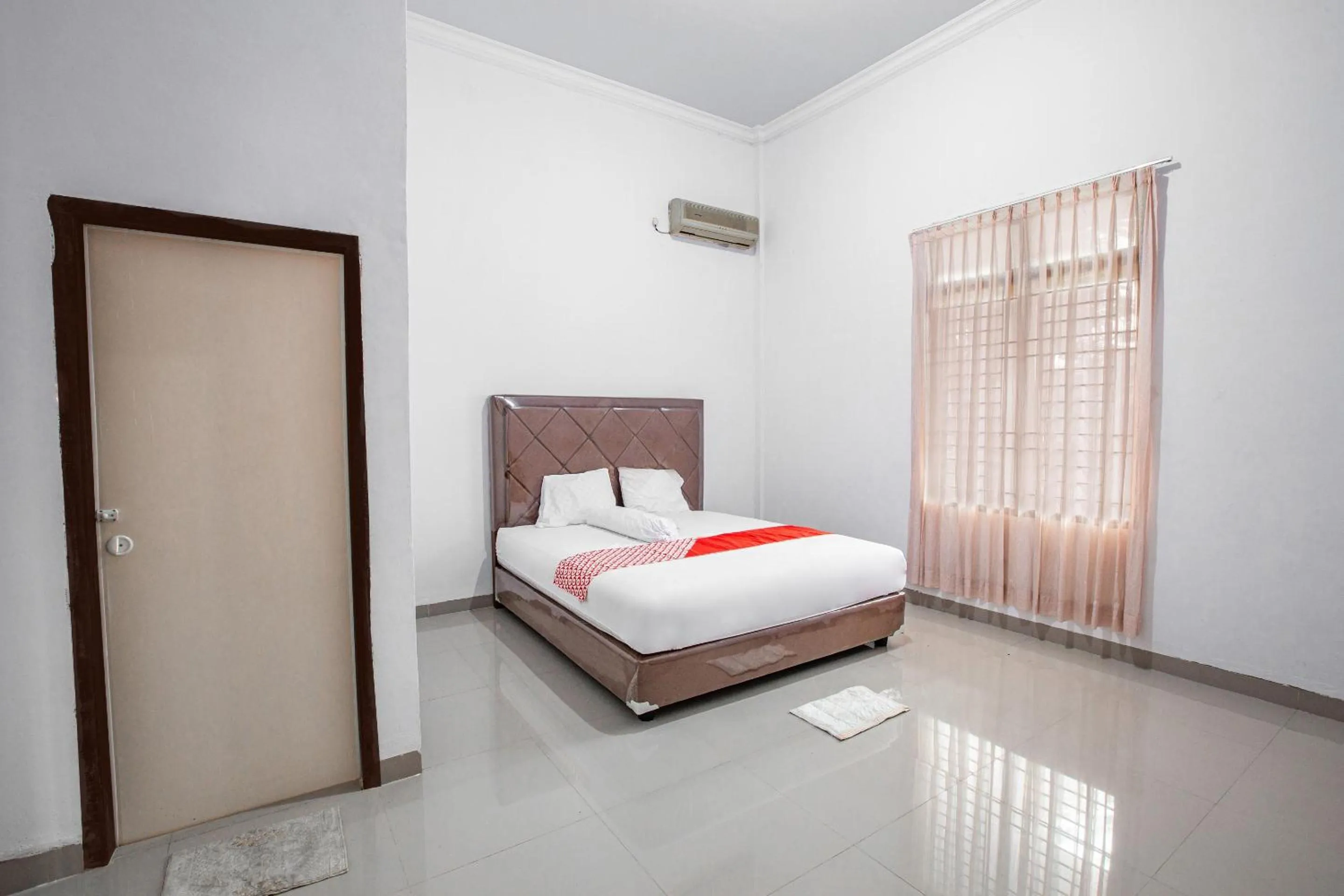 Bedroom, Bed in Hotel O Homestay Romauli Kampung Radja