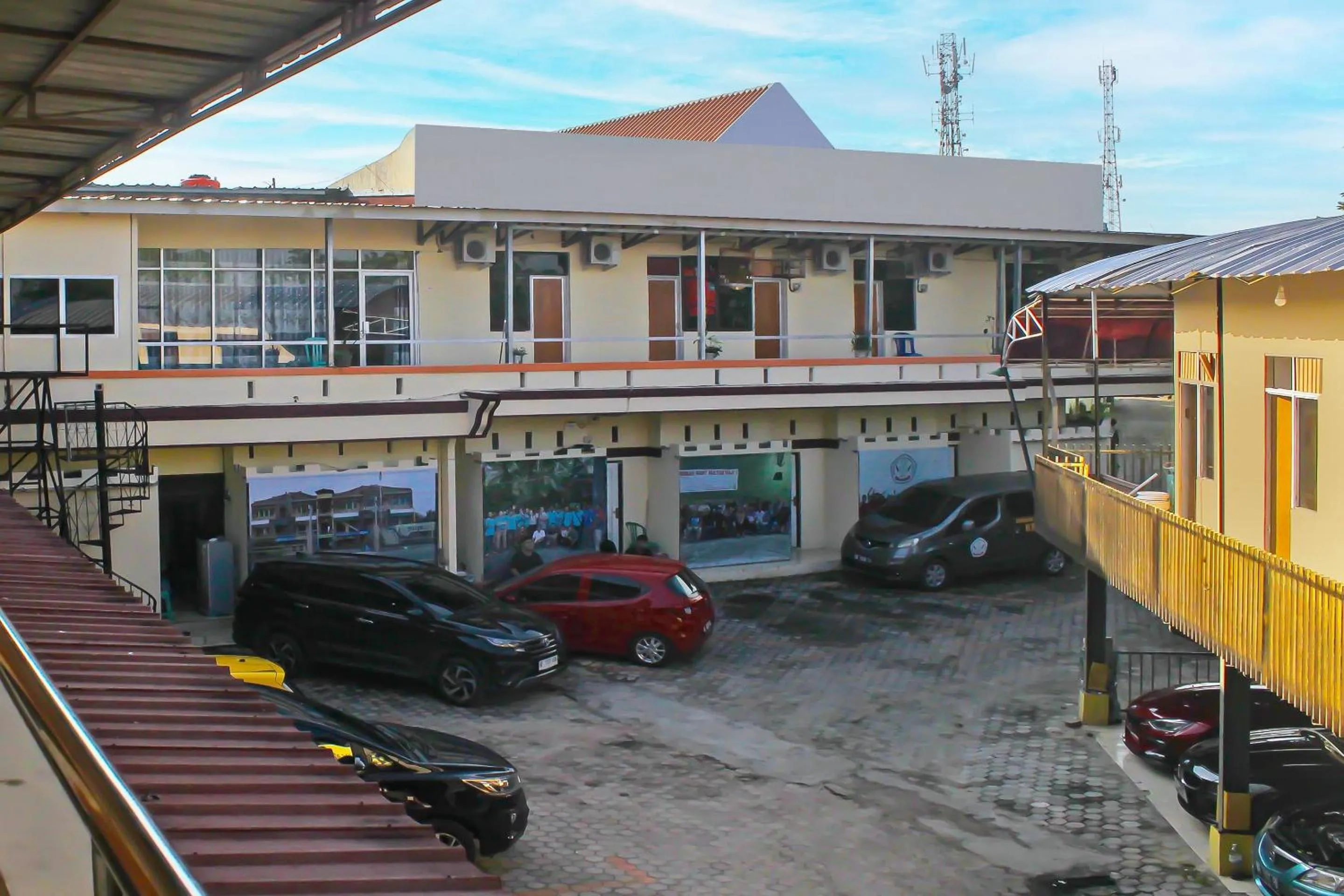 OYO Life 92593 Penginapan Sultan Haji 1