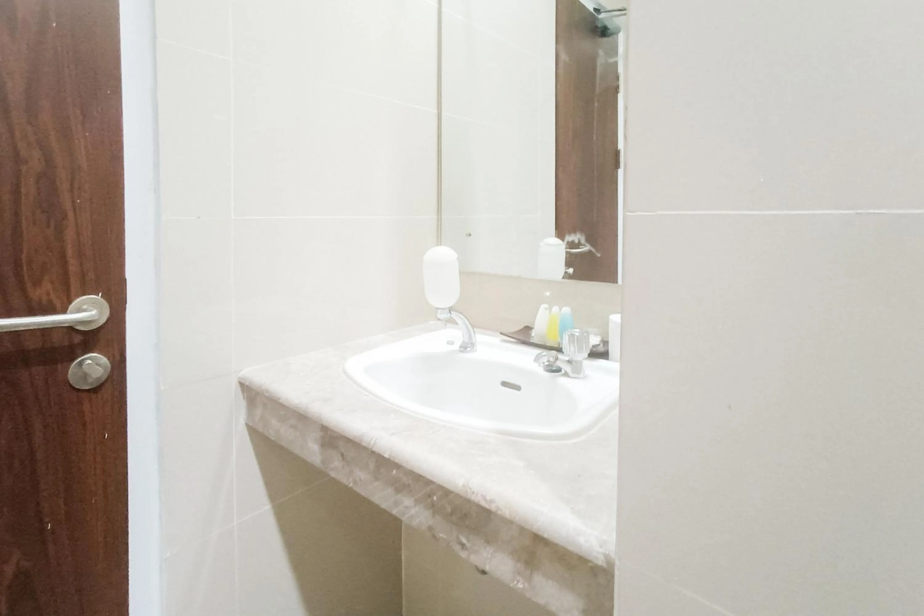 Bathroom in Urbanview Hotel Syariah UIN Mataram