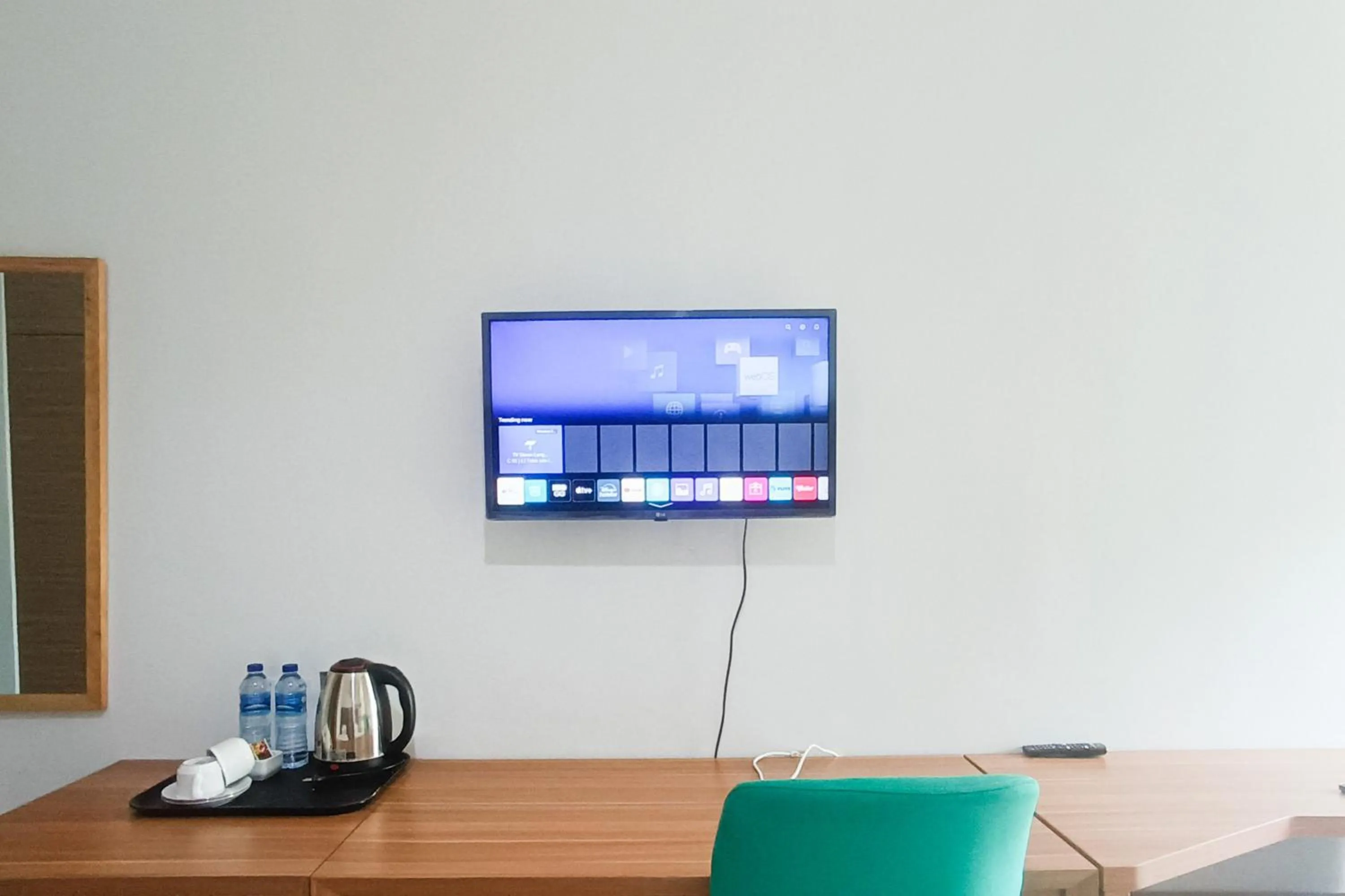 TV and multimedia in Urbanview Hotel Syariah UIN Mataram