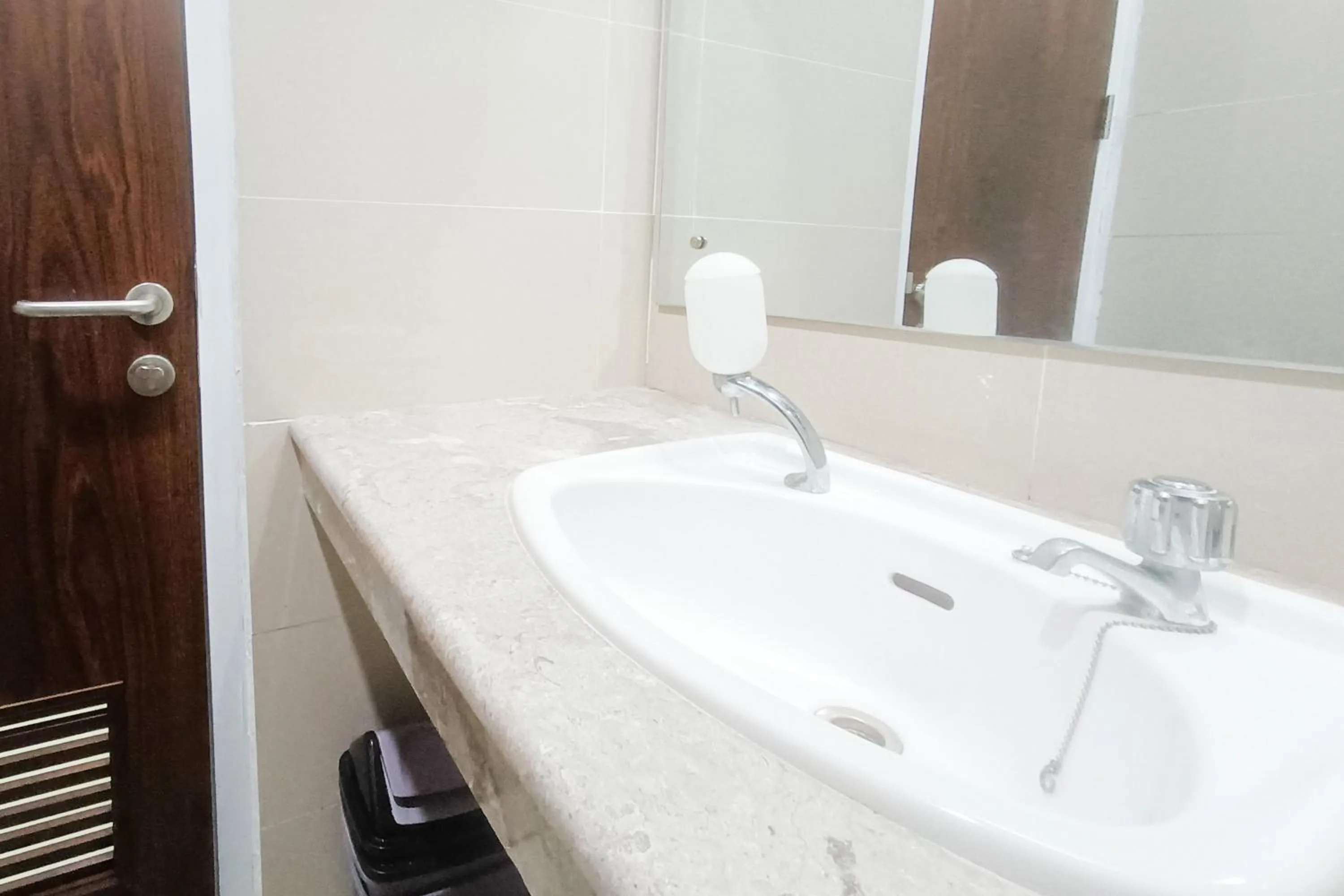 Bathroom in Urbanview Hotel Syariah UIN Mataram