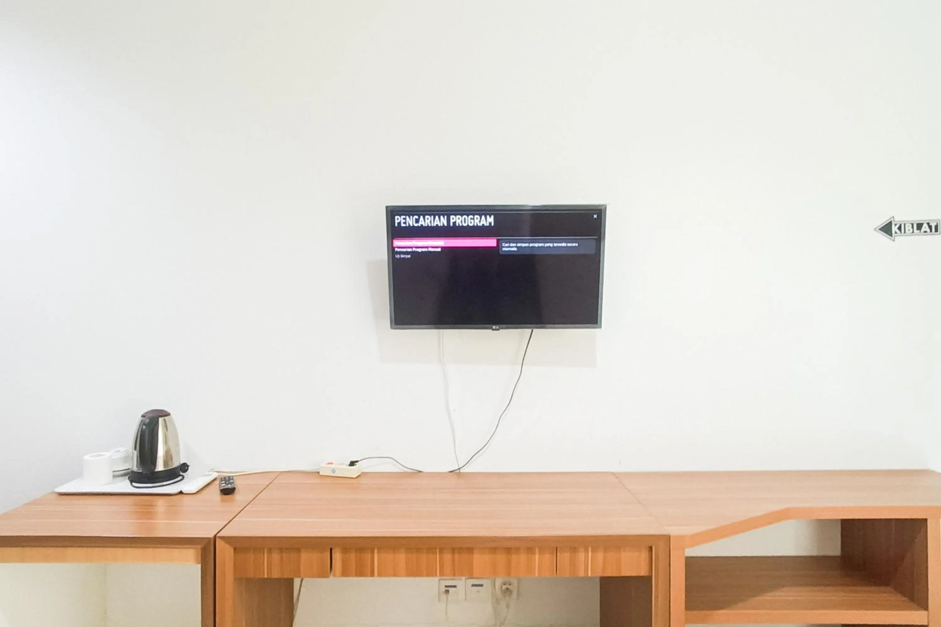 TV and multimedia in Urbanview Hotel Syariah UIN Mataram