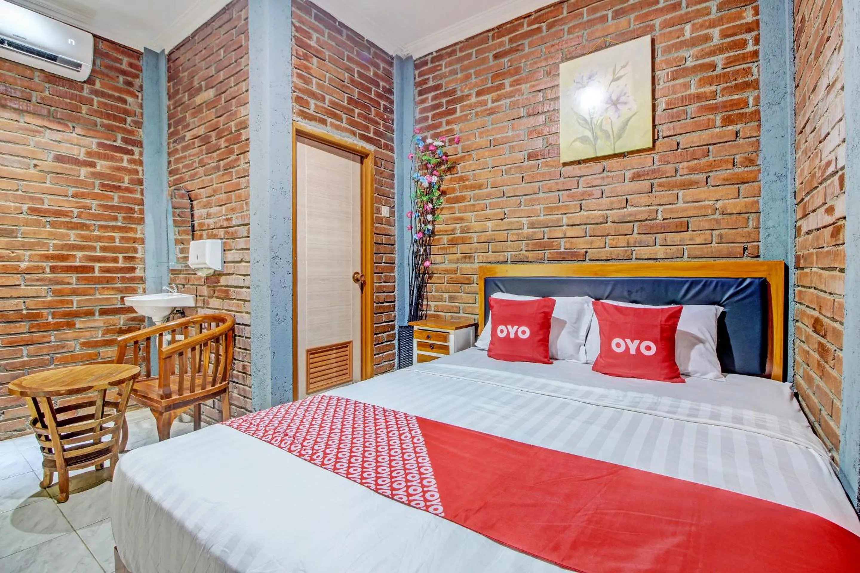 Bedroom in OYO 92606 Djoglo Boto Homestay Syariah