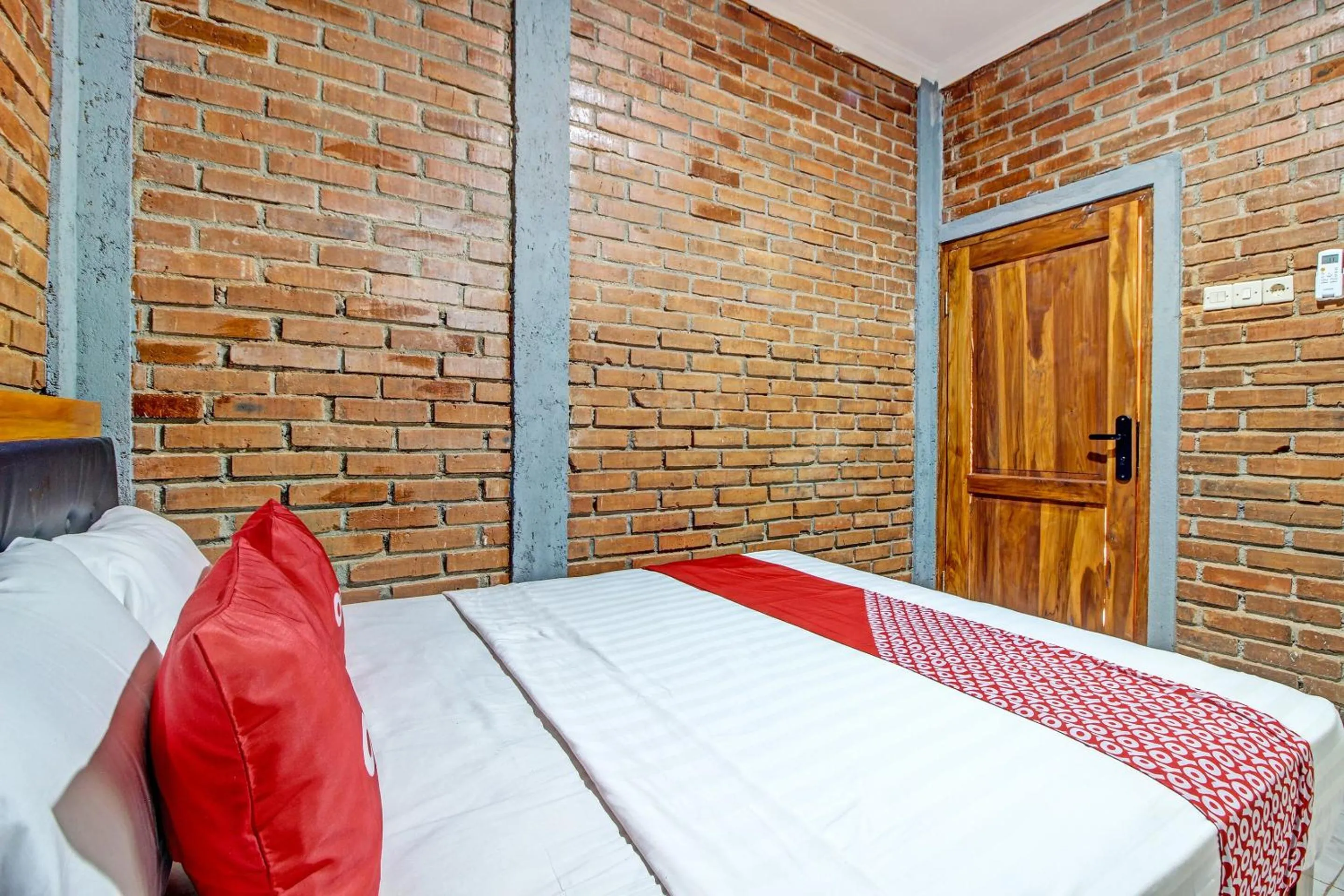 Bedroom in OYO 92606 Djoglo Boto Homestay Syariah