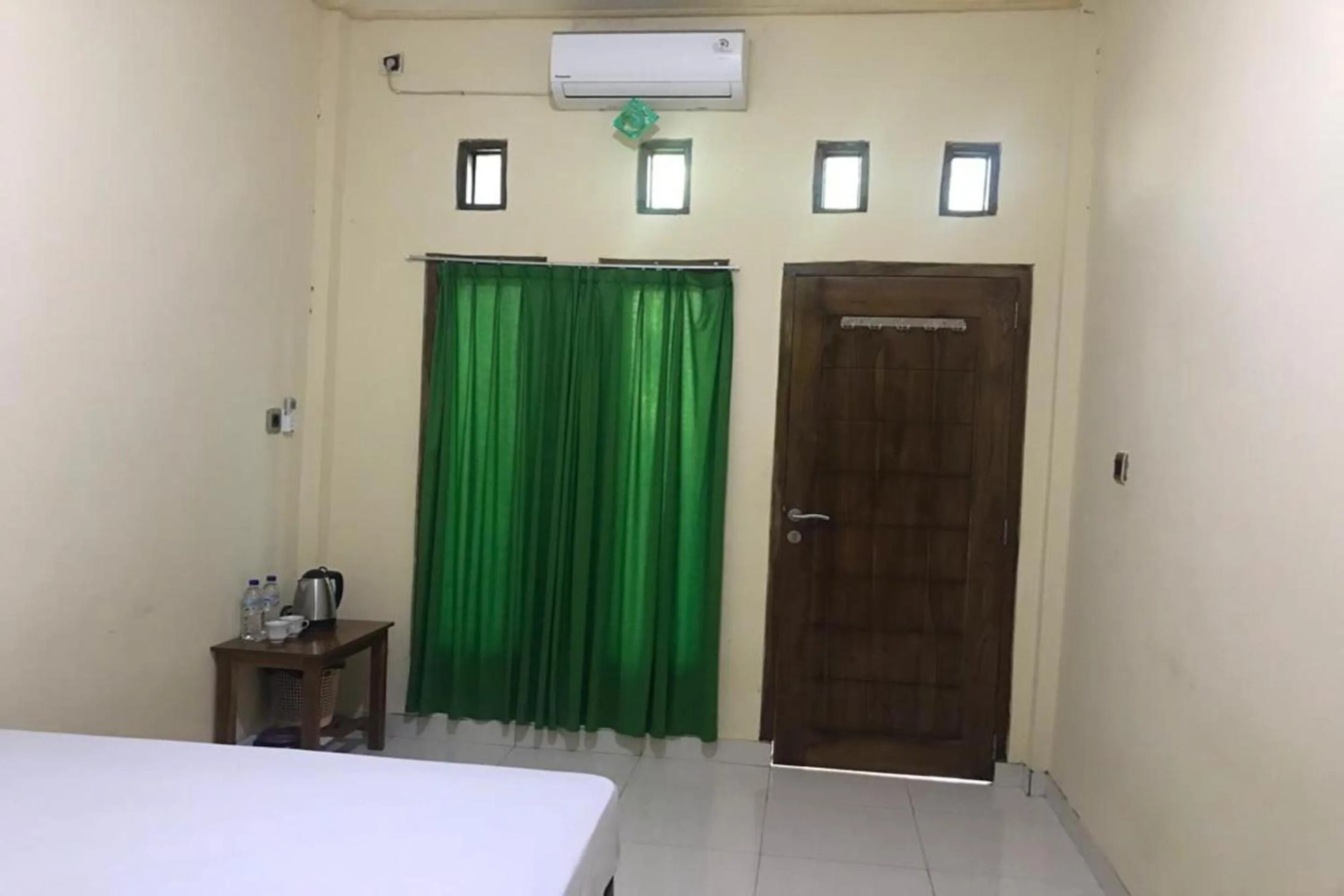 Bedroom, Bed in Hotel O Penginapan Mc Lodge