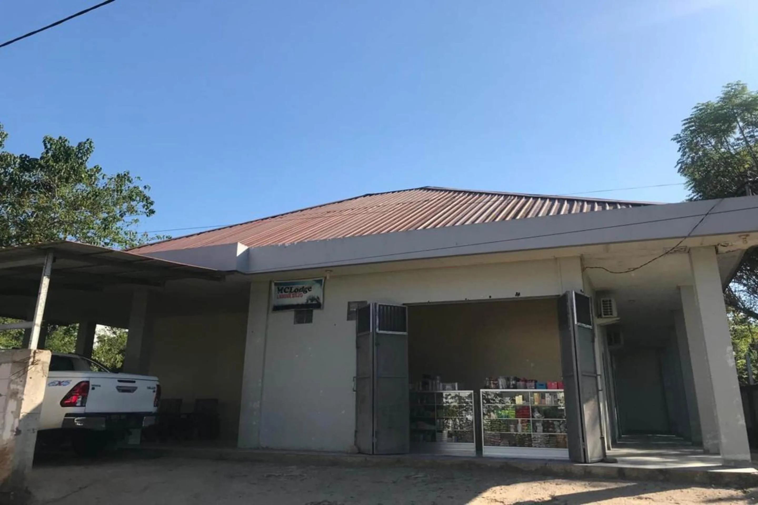 Facade/entrance in Hotel O Penginapan Mc Lodge
