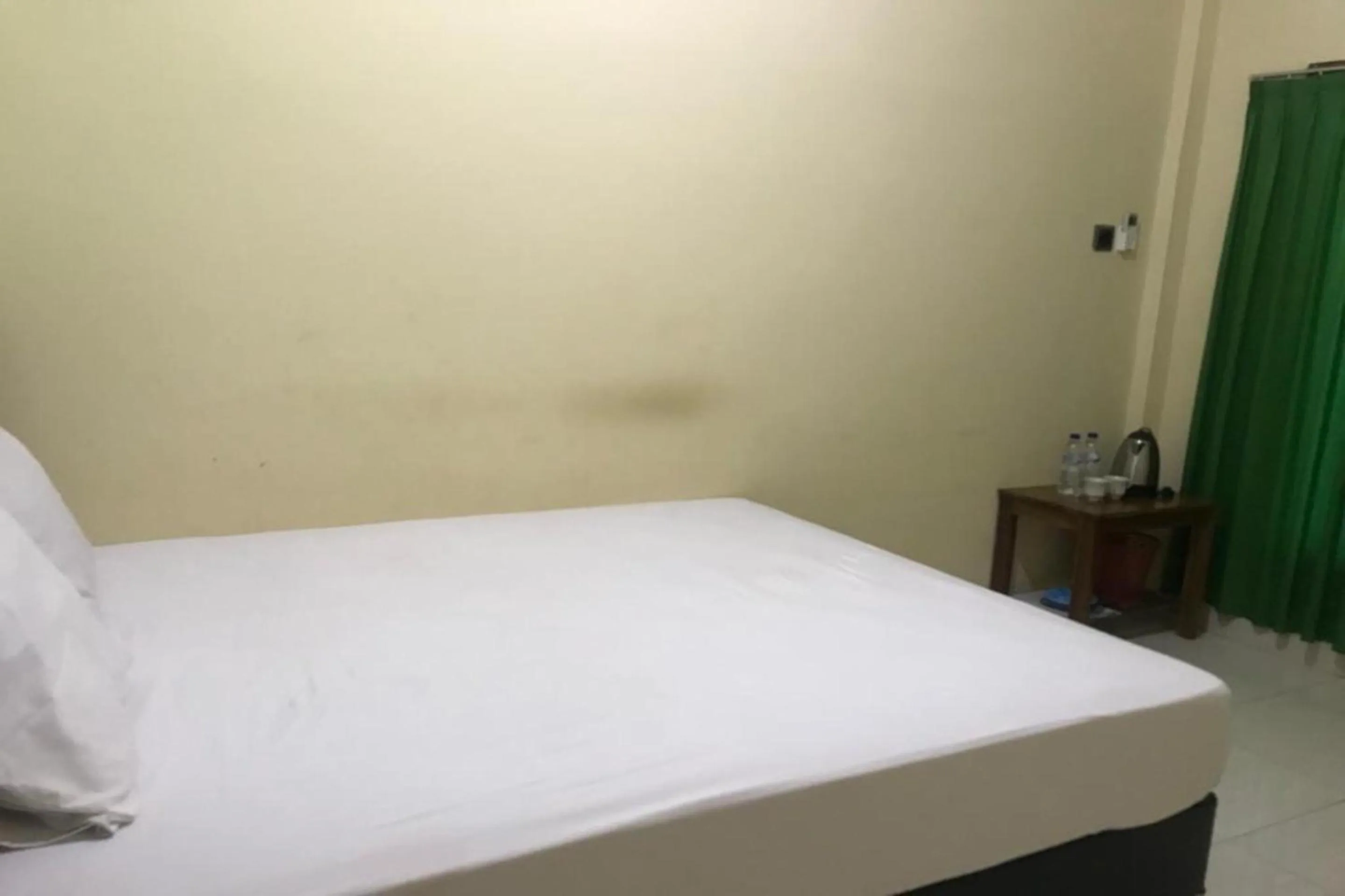 Bedroom, Bed in Hotel O Penginapan Mc Lodge