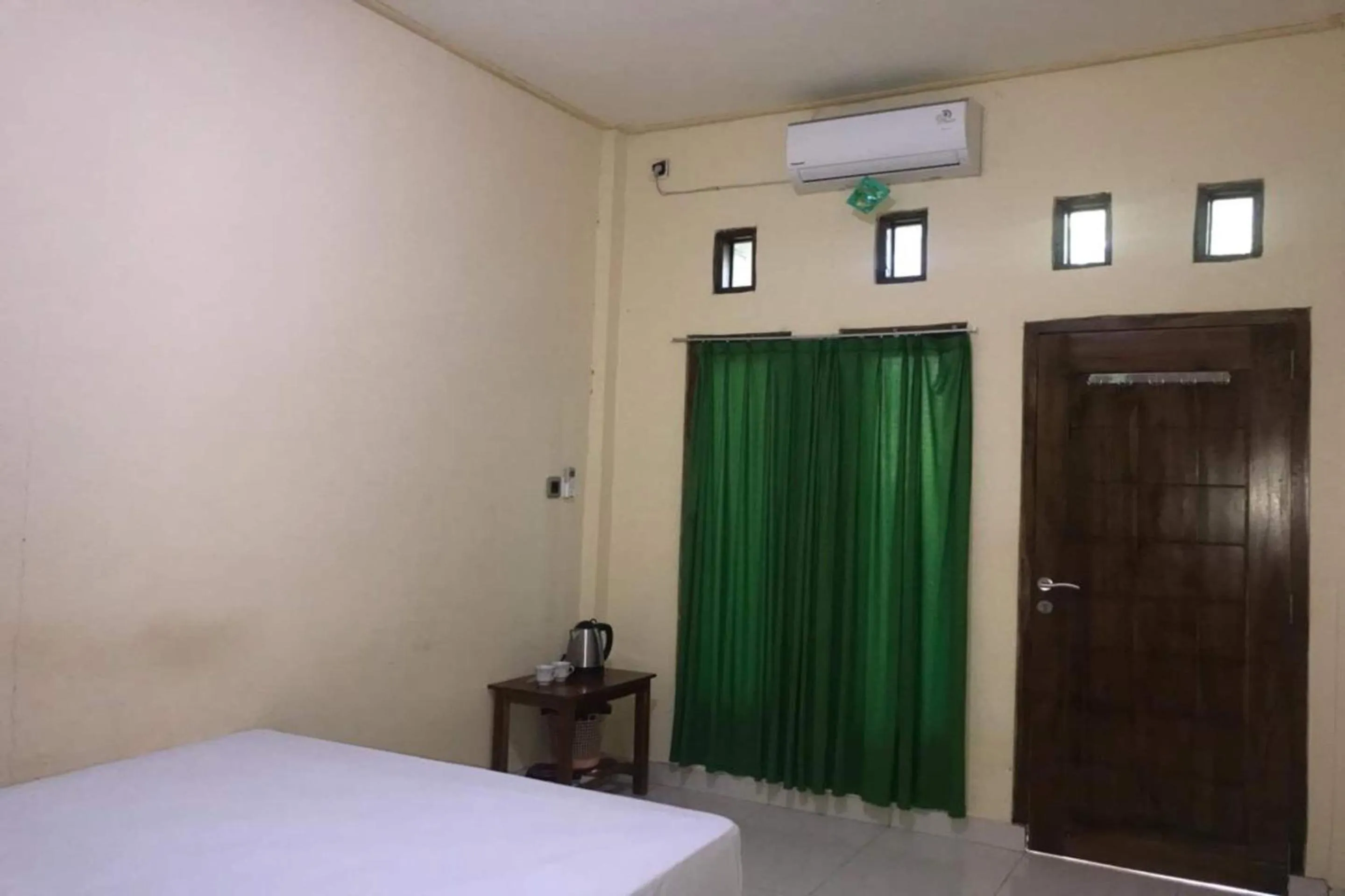 Bedroom, Bed in Hotel O Penginapan Mc Lodge