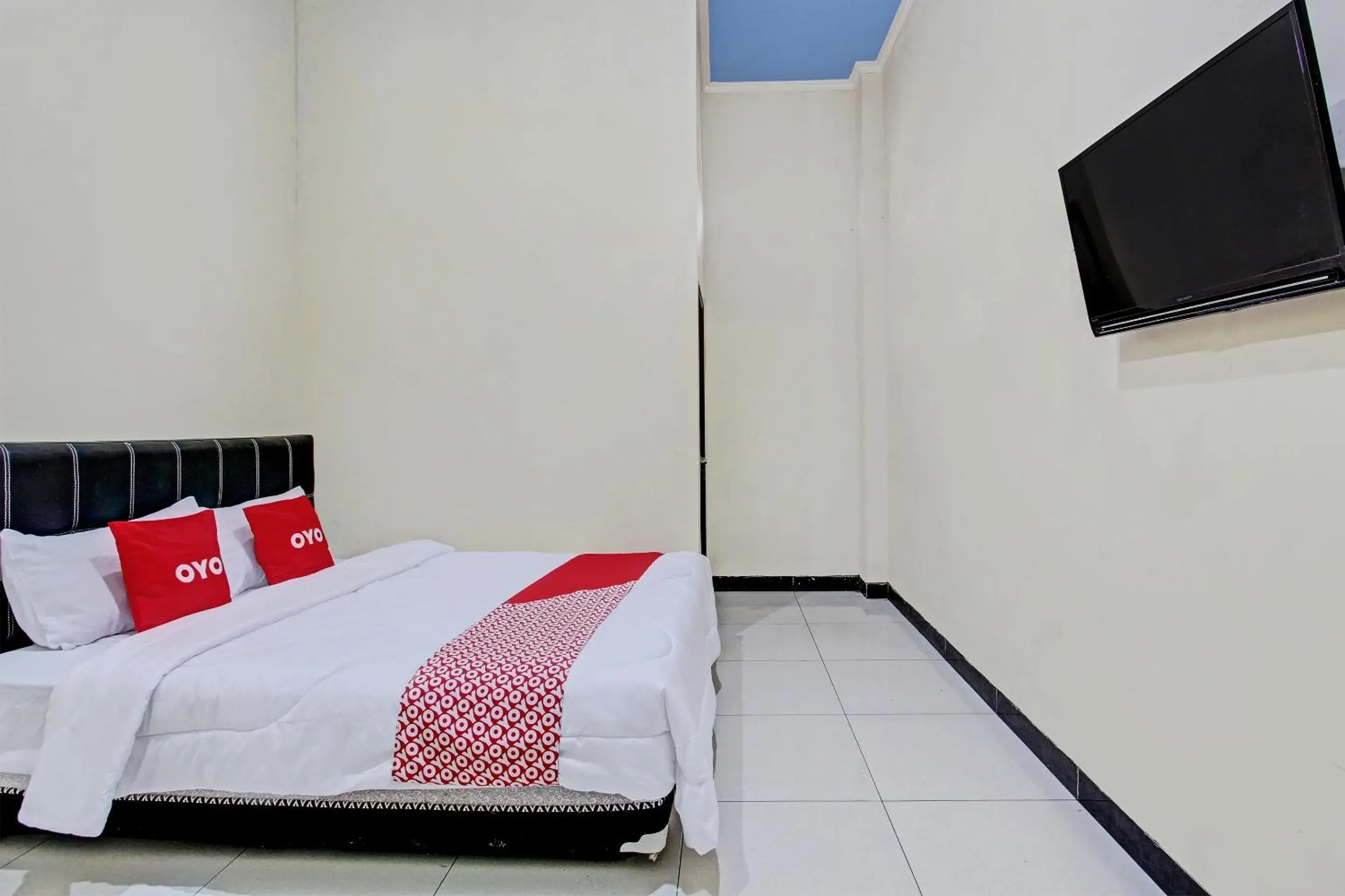 Standard Double Room in Hotel O Solo near Solo Safari formerly RR Guesthouse Standard Double Room in Hotel O Solo near Solo Safari formerly RR Guesthouse