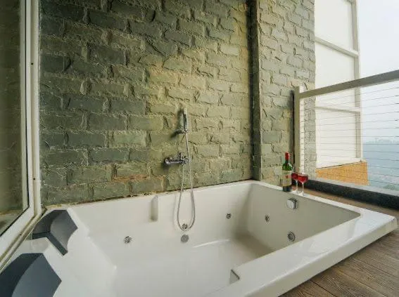 Hot Tub in Anantam Resort & Spa