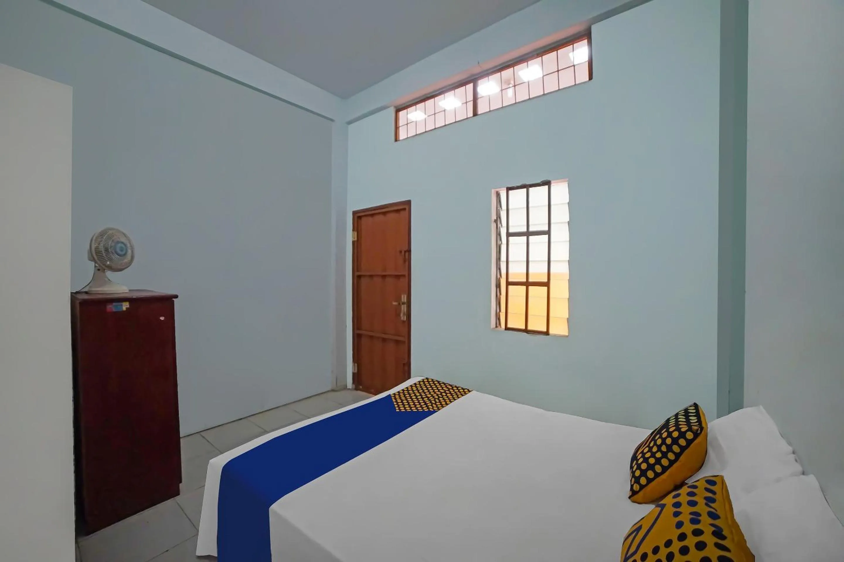 Bedroom, Bed in Hotel O Mandiri Inn