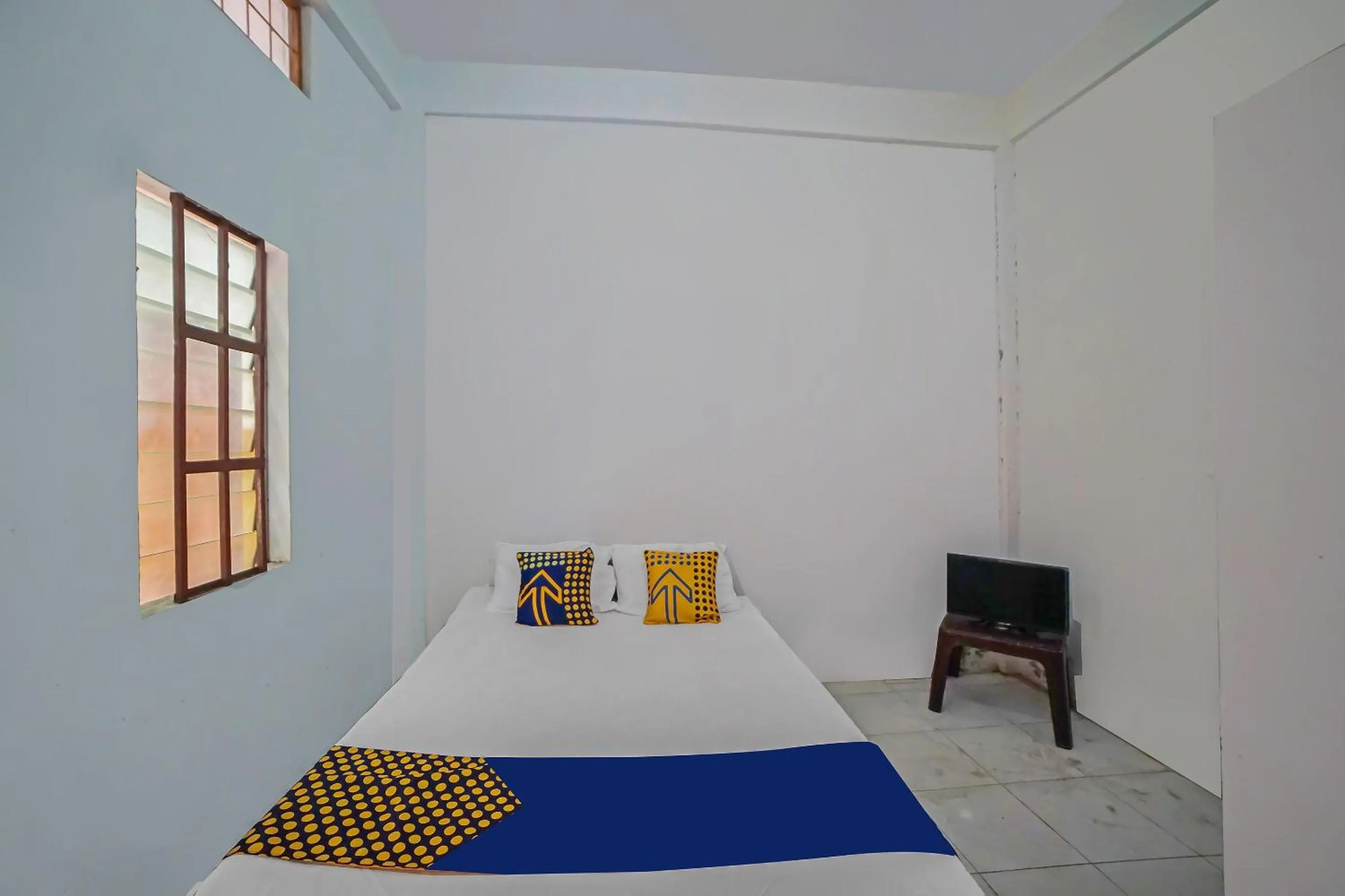 Bedroom, Bed in Hotel O Mandiri Inn