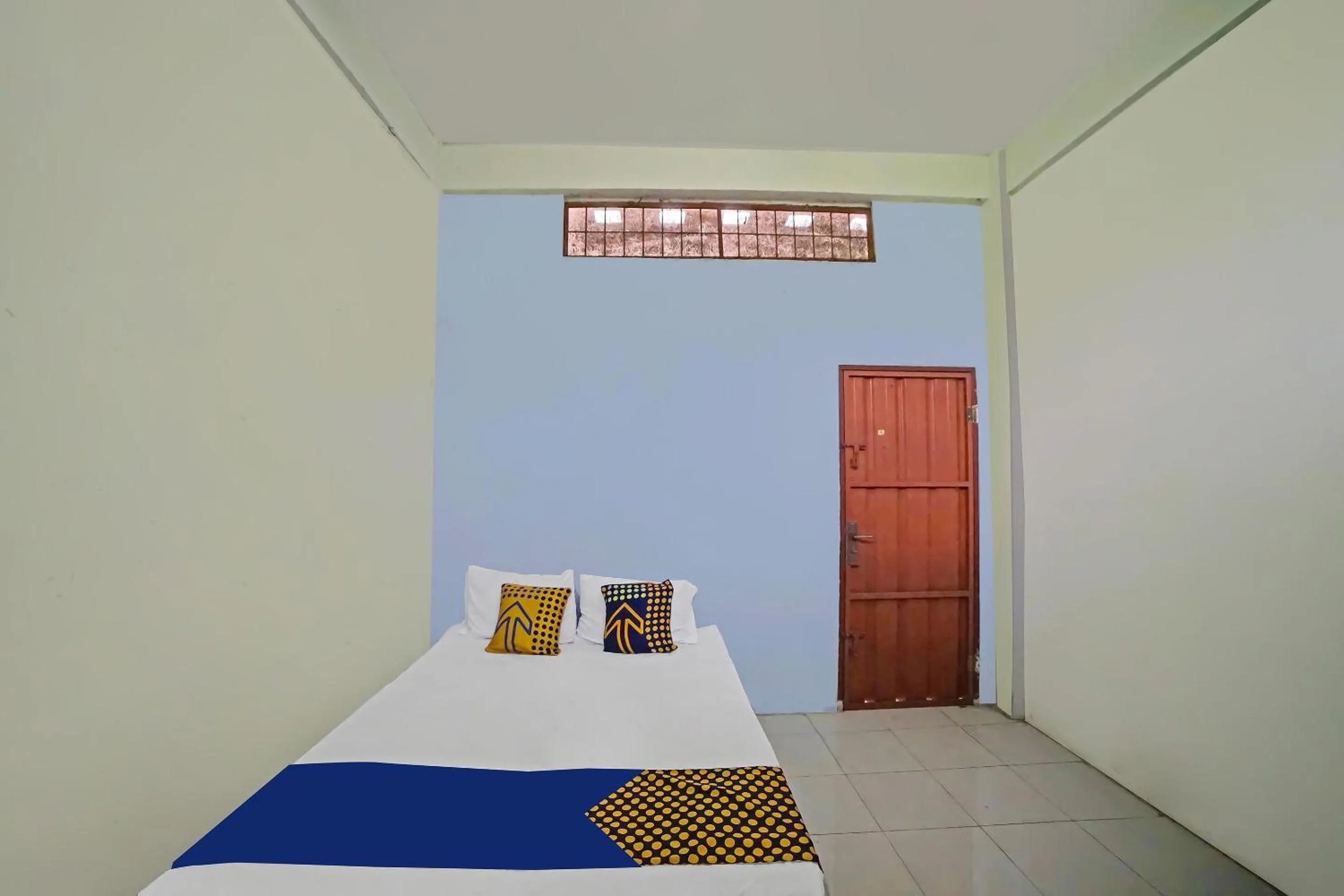 Bedroom, Bed in Hotel O Mandiri Inn