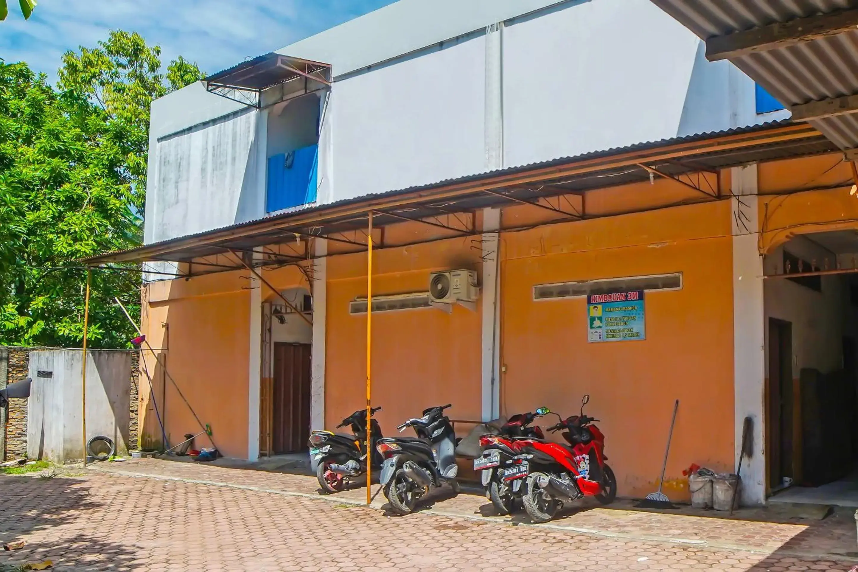 Facade/entrance in Hotel O Mandiri Inn Facade/entrance in Hotel O Mandiri Inn