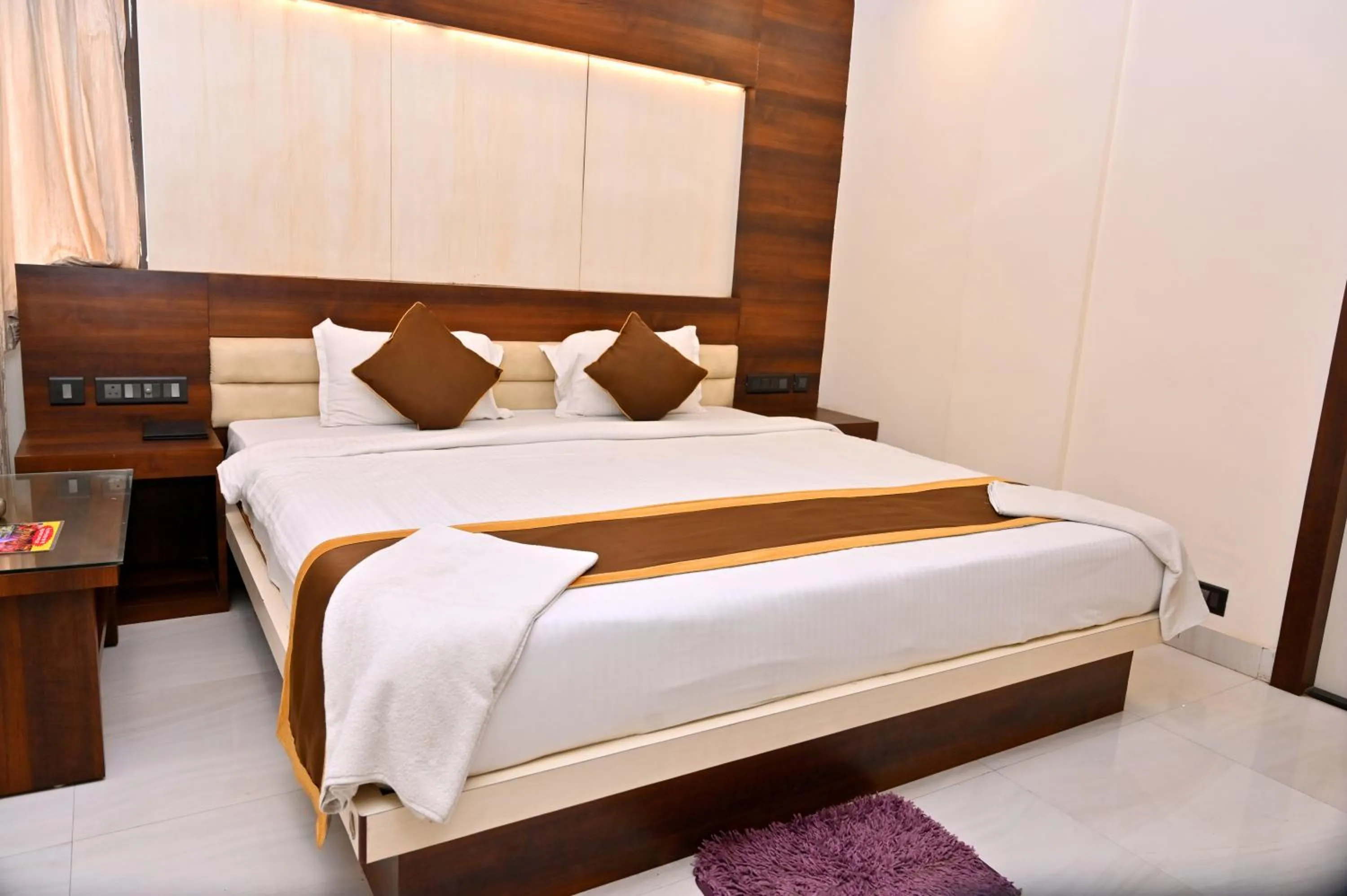 Bed in Hotel Silver Land New Digha with Rooftop Pool