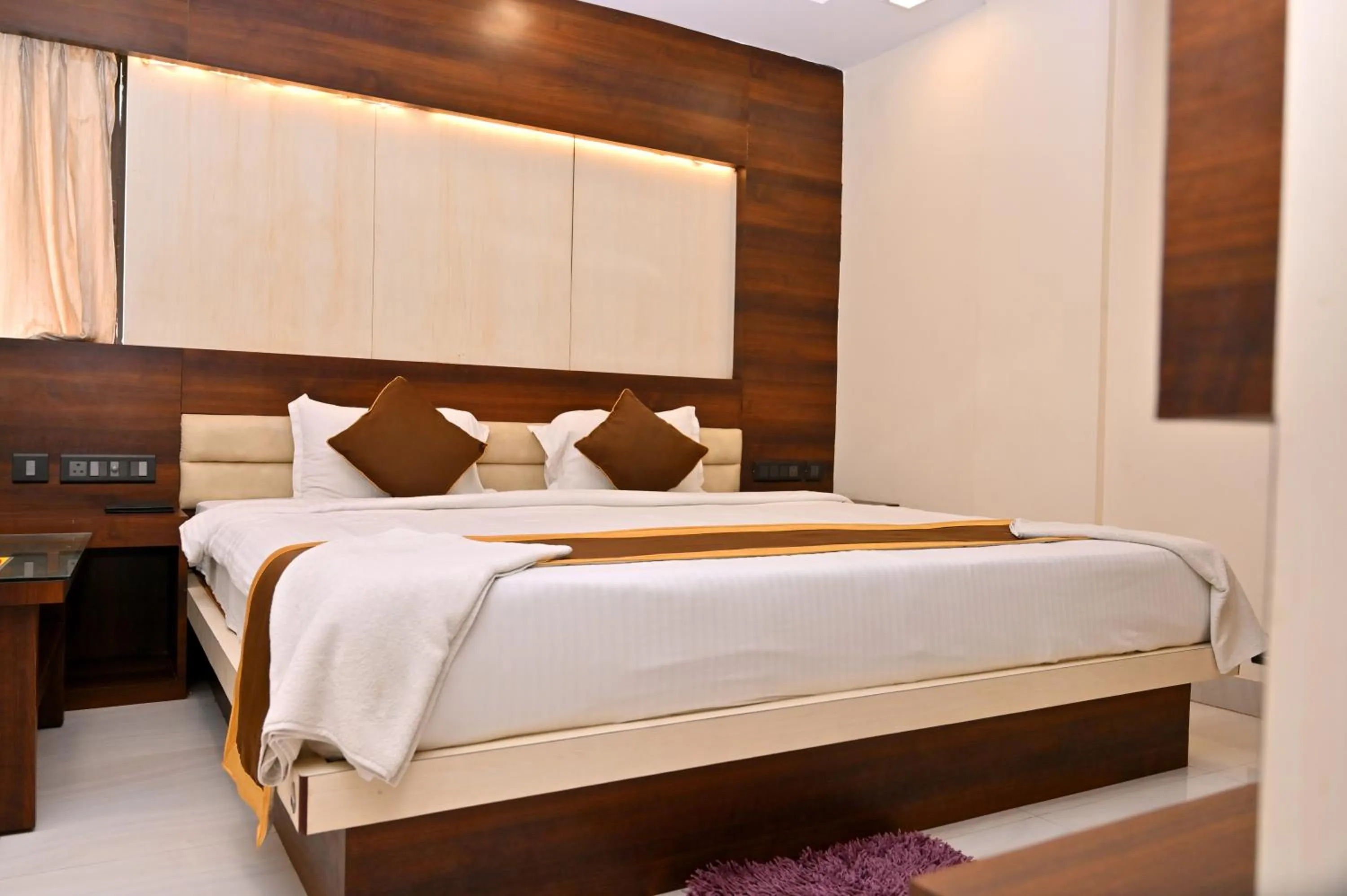 Bed in Hotel Silver Land New Digha with Rooftop Pool