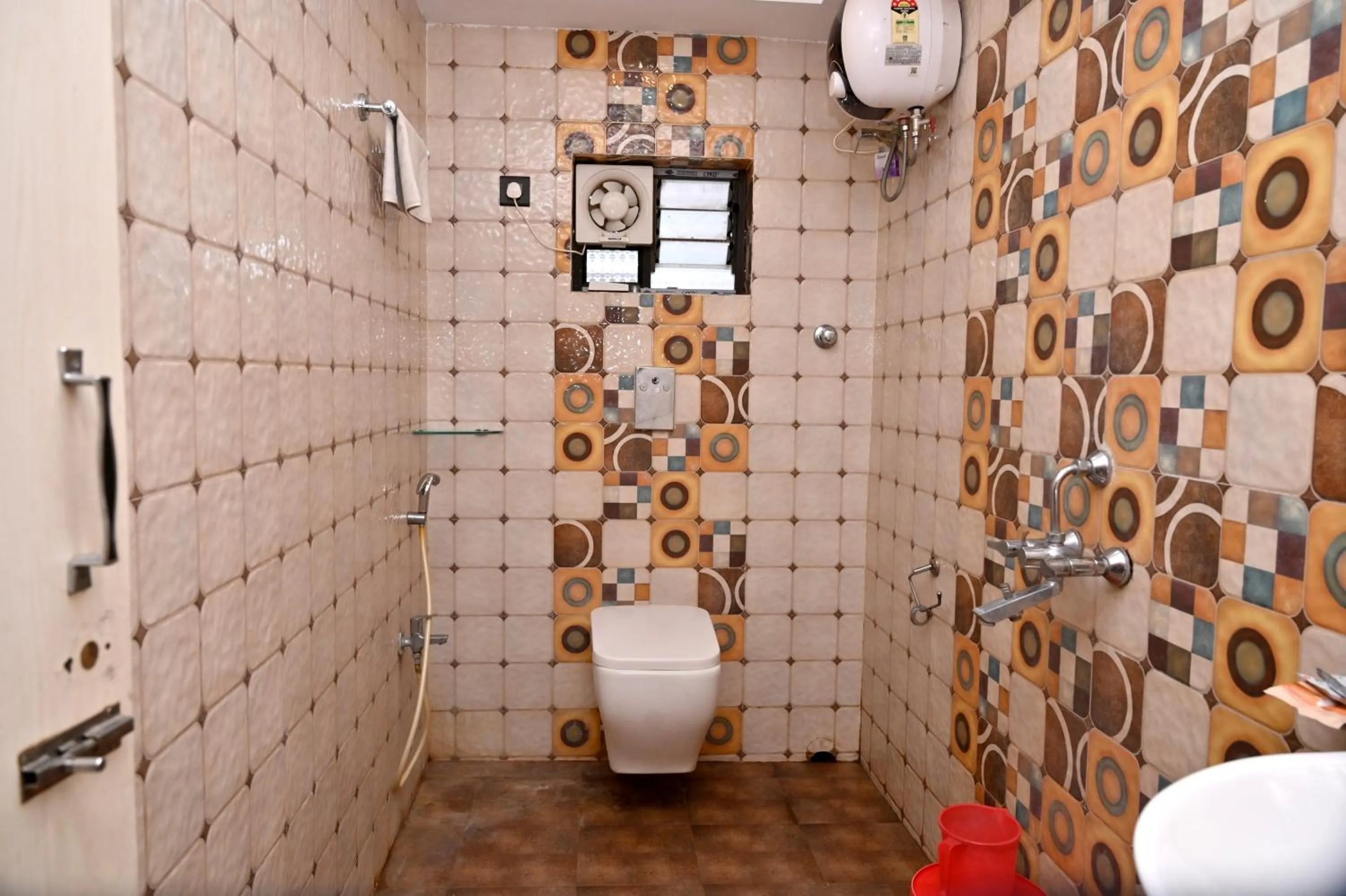 Shower in Hotel Silver Land New Digha with Rooftop Pool