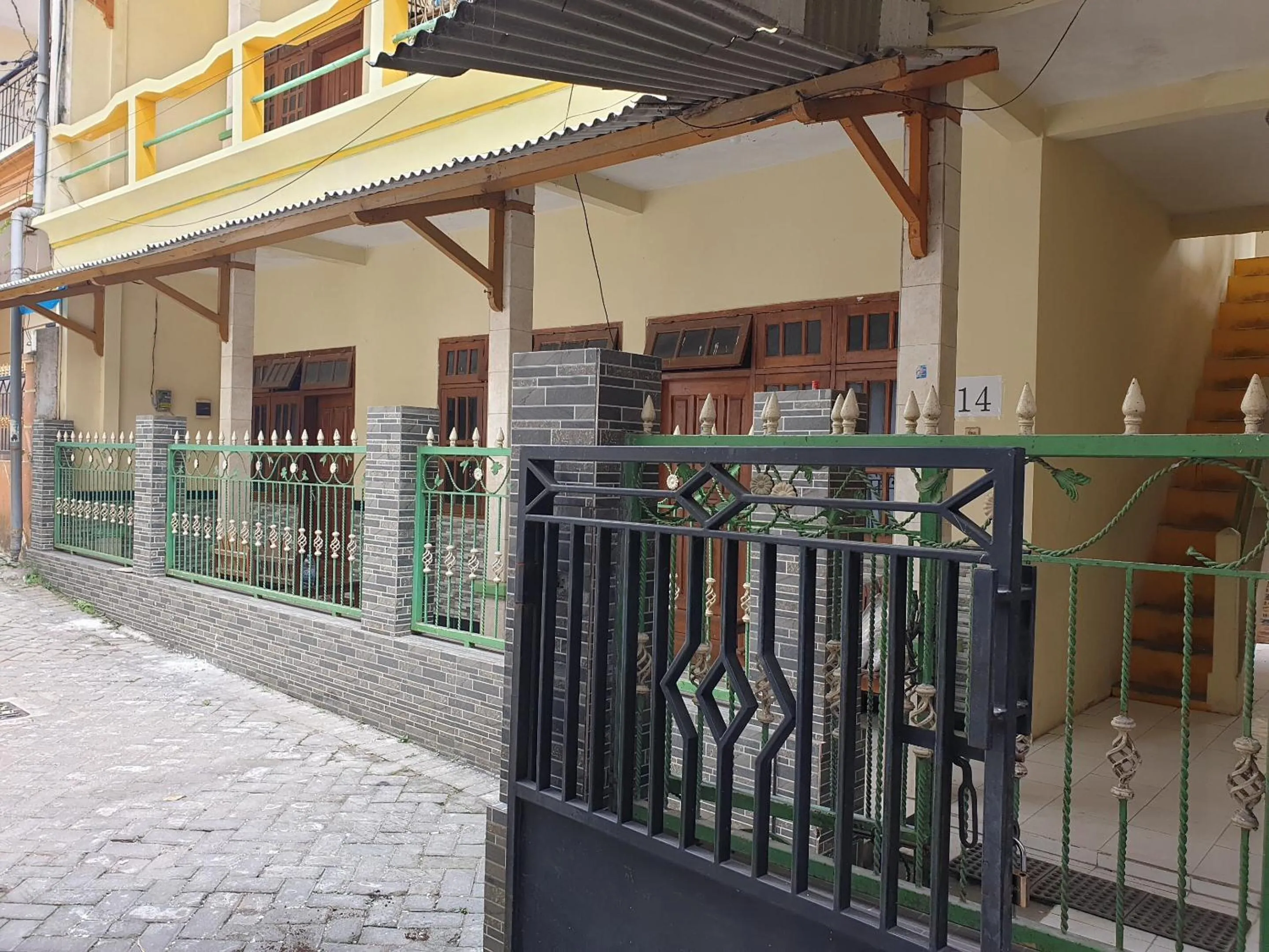 Facade/entrance in OYO Life 92620 Syfa Kost