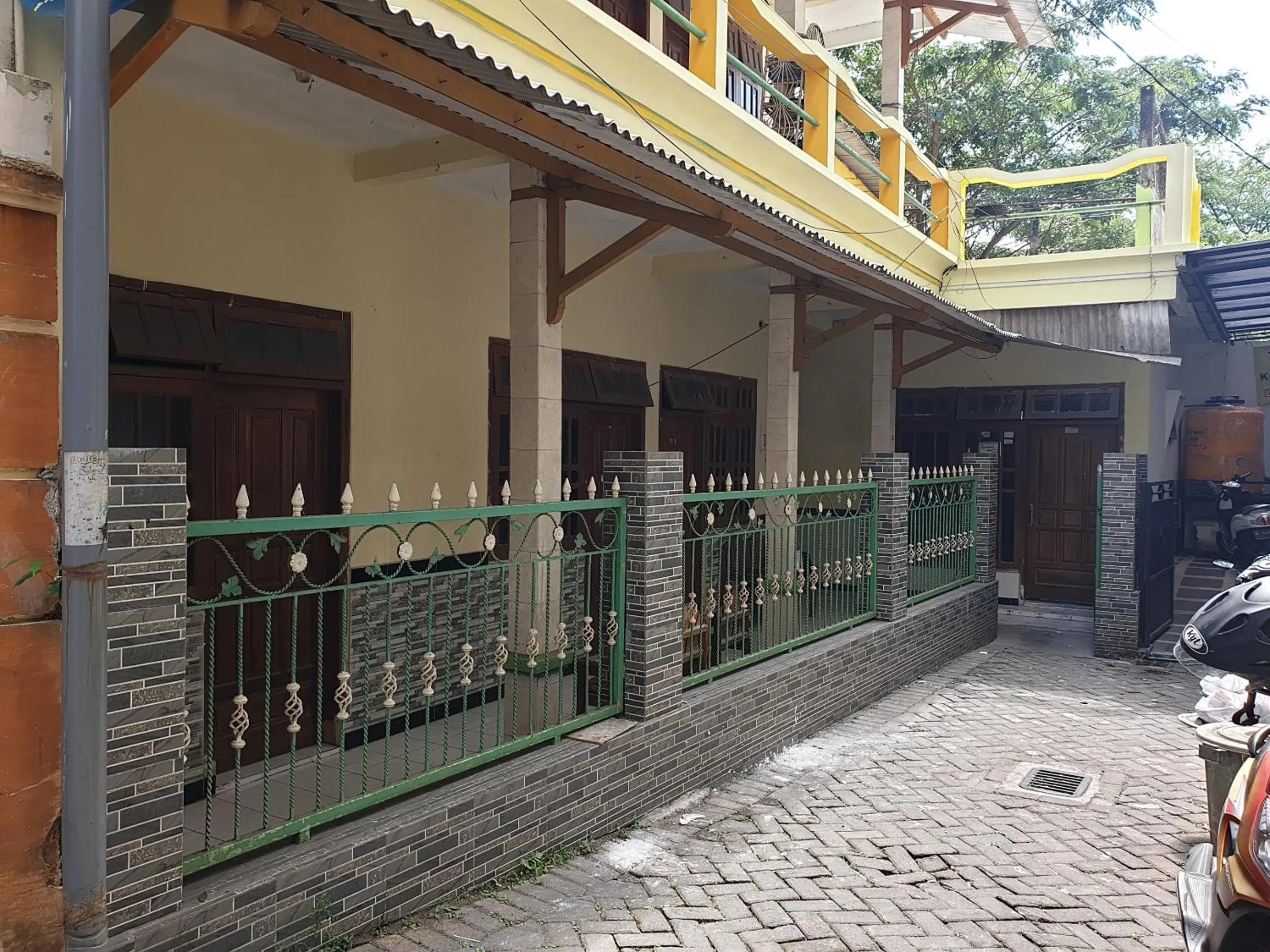 Facade/entrance in OYO Life 92620 Syfa Kost