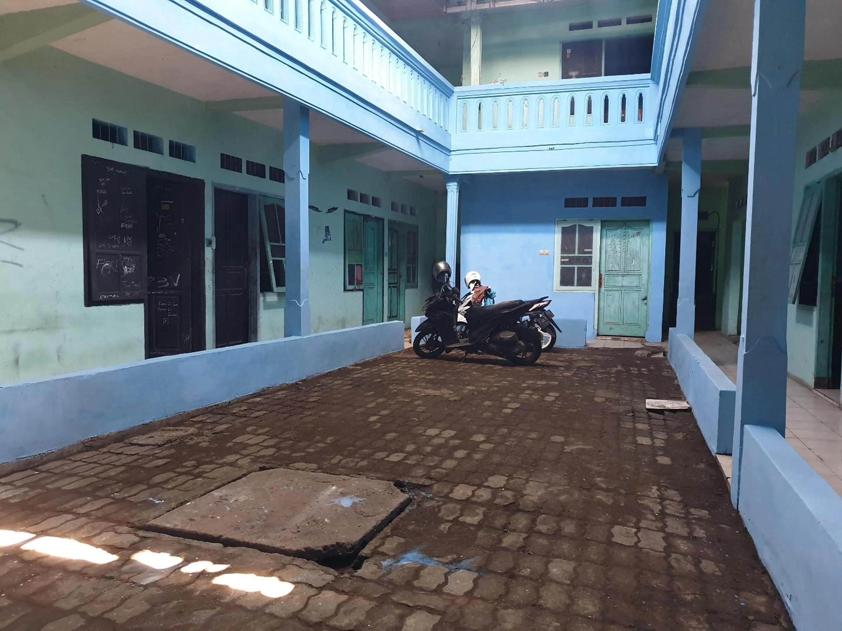 Lobby or reception in OYO Life 92621 Zain Kost