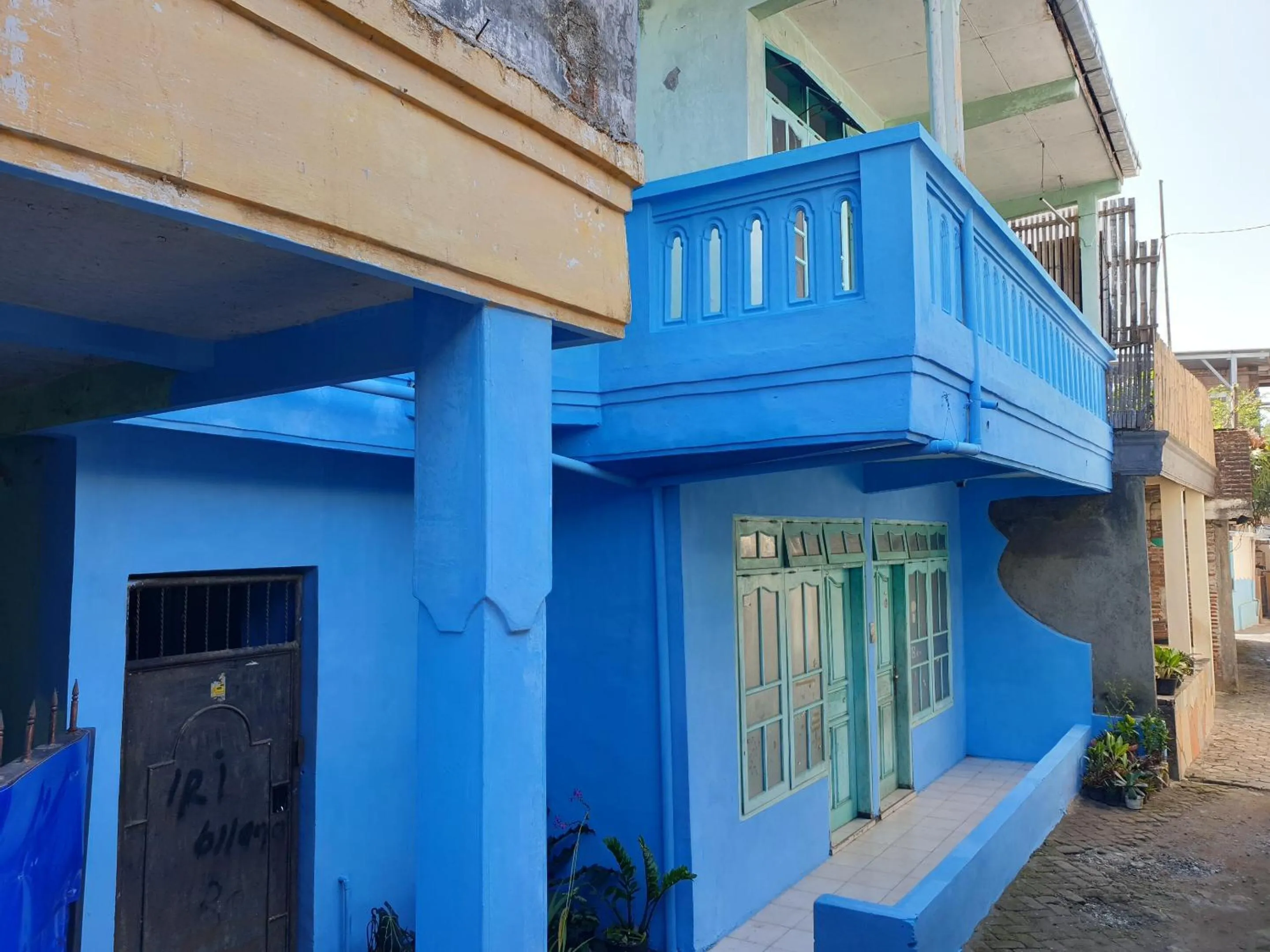 Facade/entrance in OYO Life 92621 Zain Kost