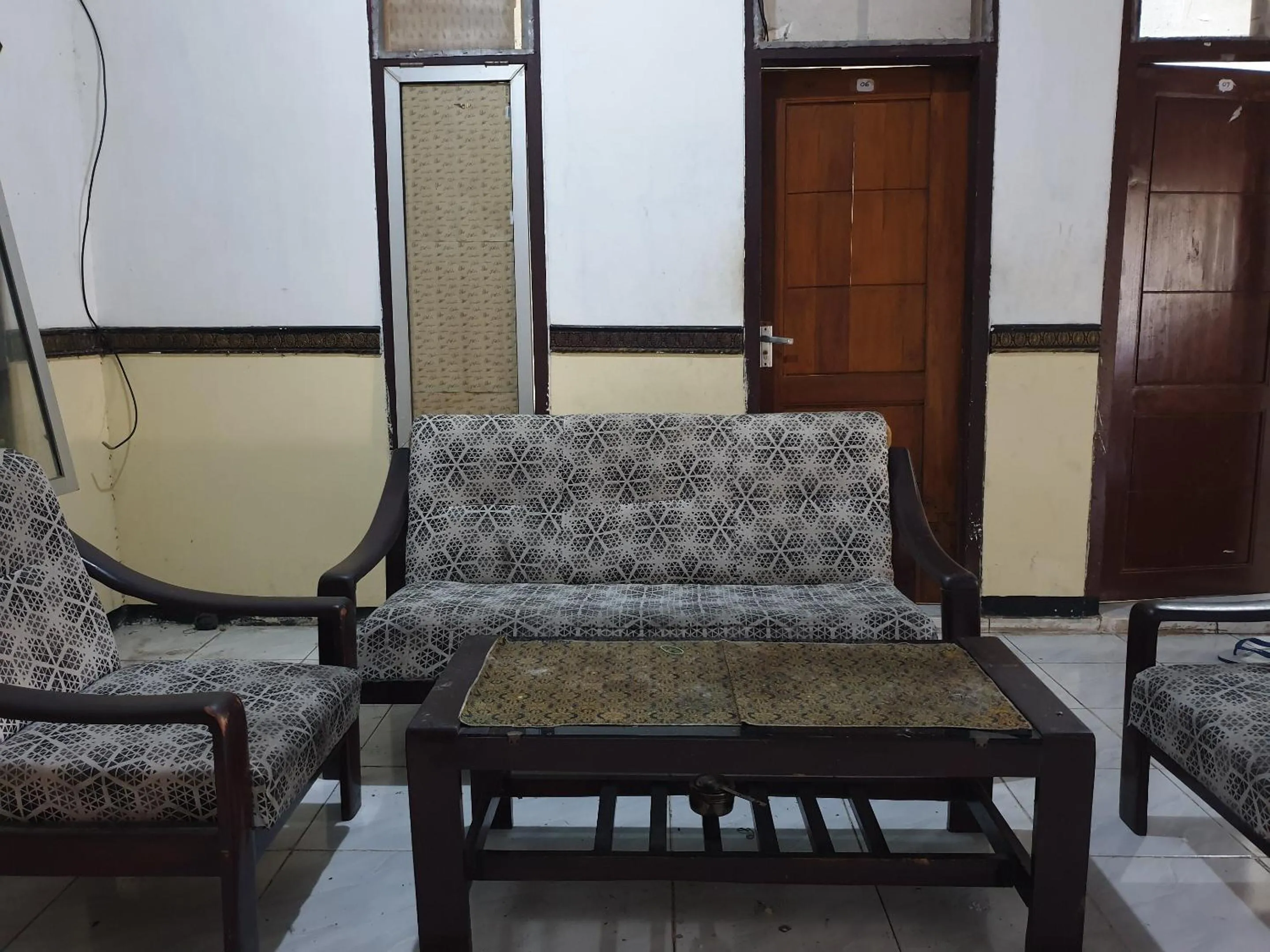 Lobby or reception in OYO Life 92622 Jatiluhur Kost Syariah