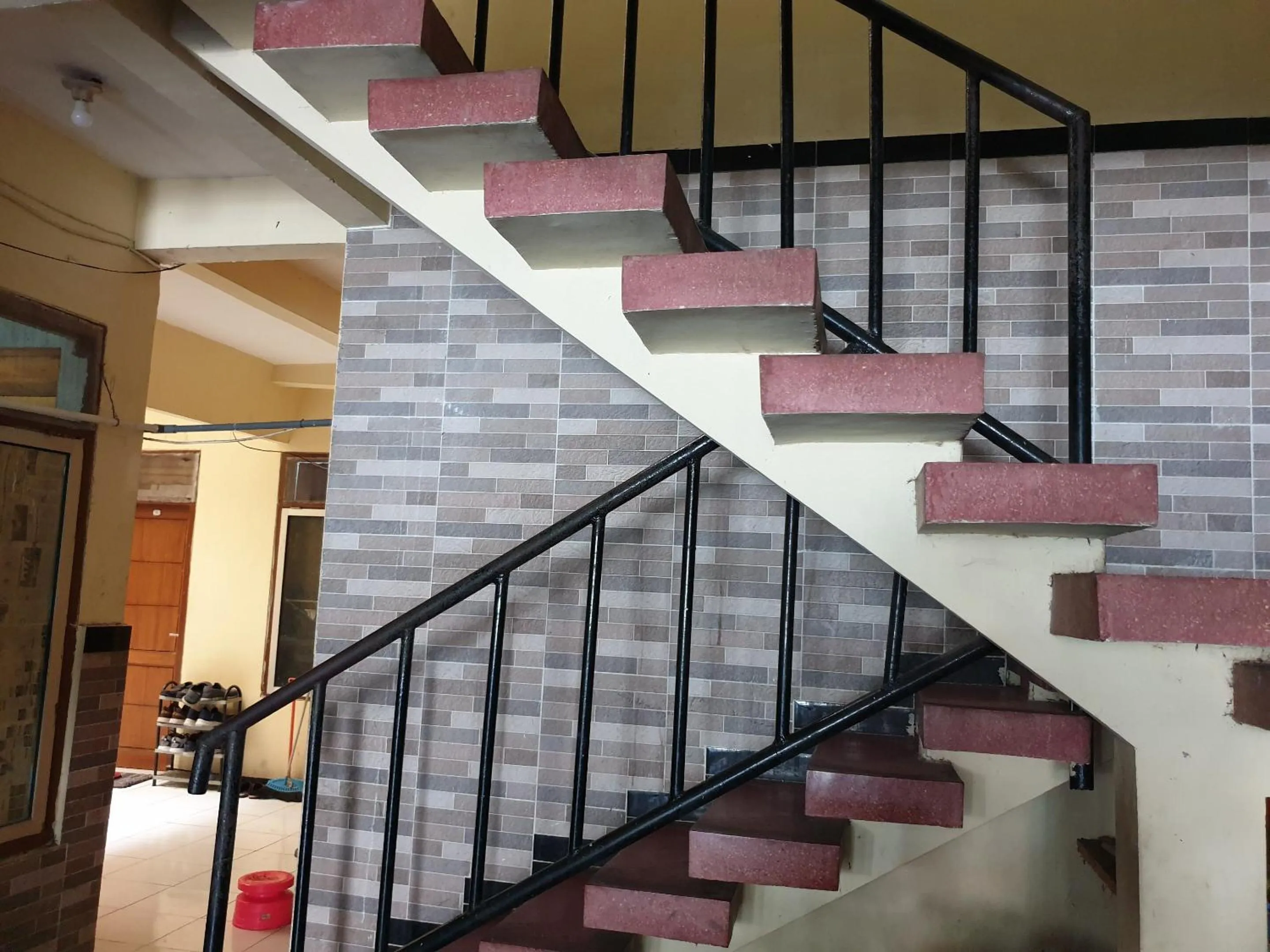 Lobby or reception in OYO Life 92622 Jatiluhur Kost Syariah