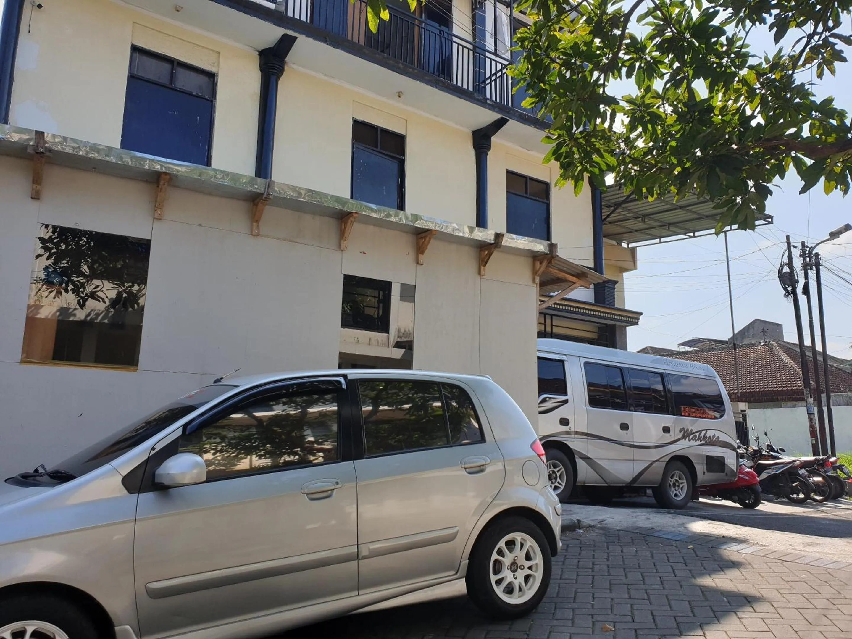 Facade/entrance in OYO Life 92622 Jatiluhur Kost Syariah