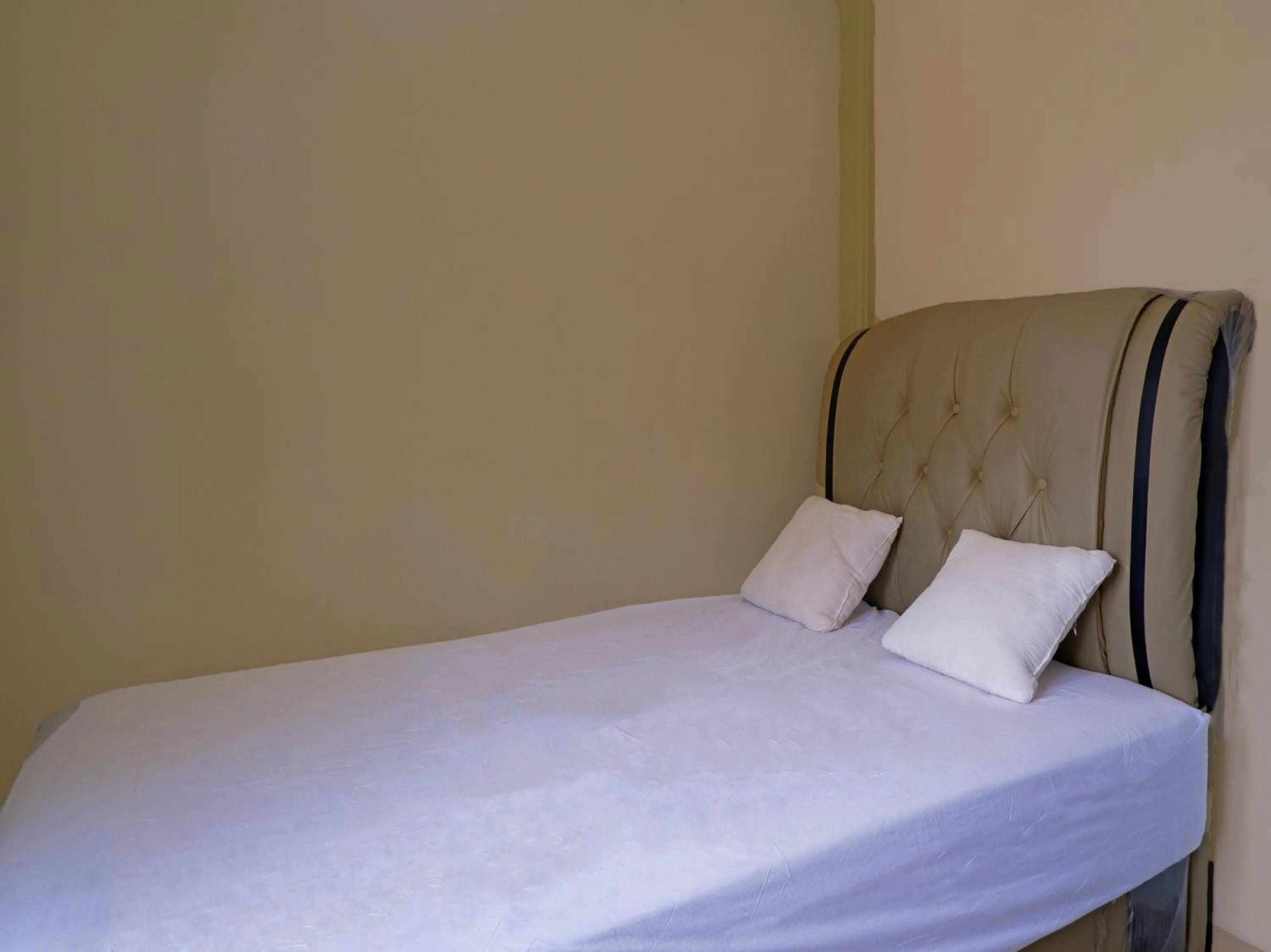 Bedroom, Bed in OYO Life 92632 Kost Pondok Kito