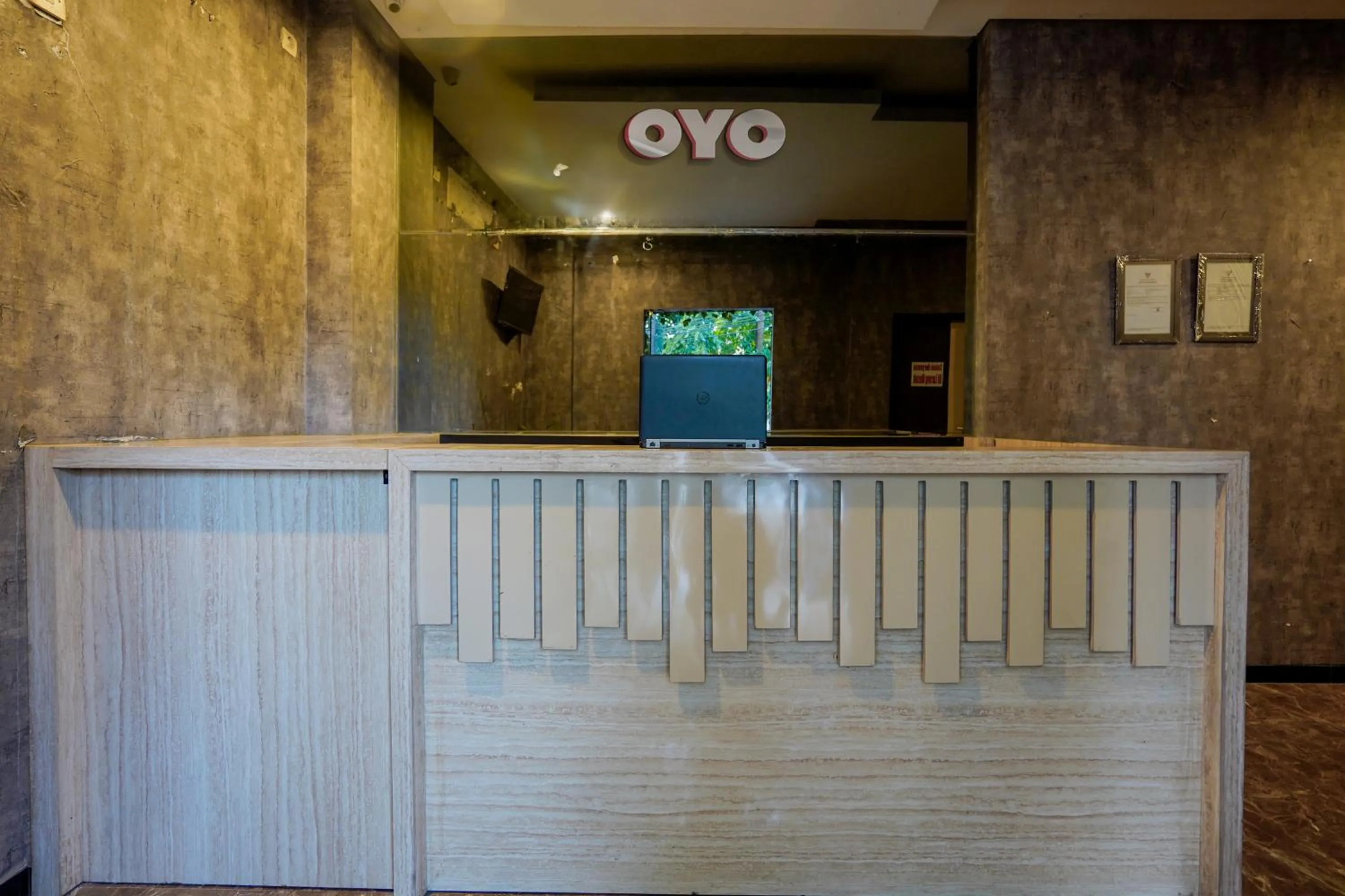 Lobby or reception in Super OYO Capital O 92633 Spring Hotel Gubeng