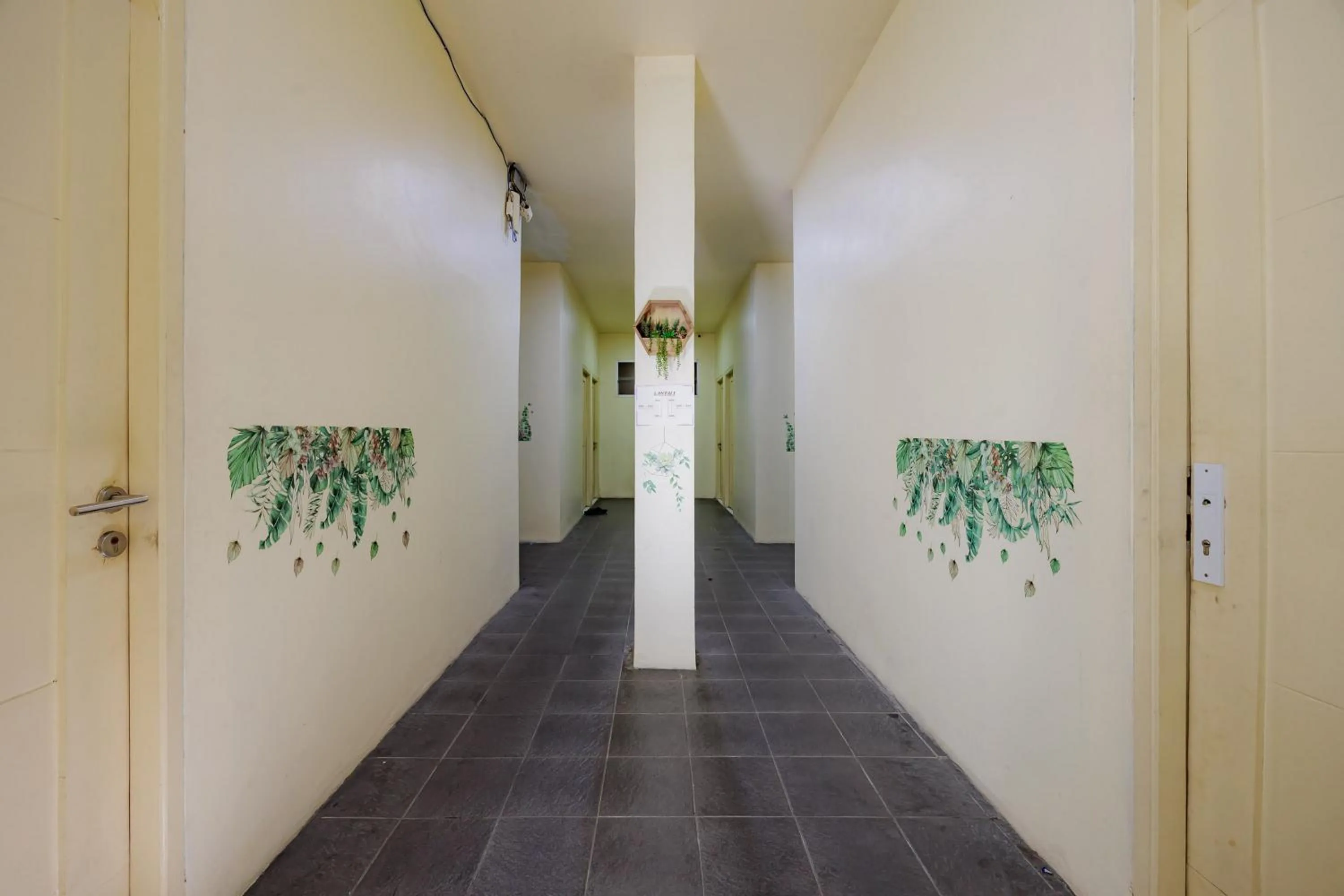 Property building in RedDoorz near Soekarno Hatta Airport 3